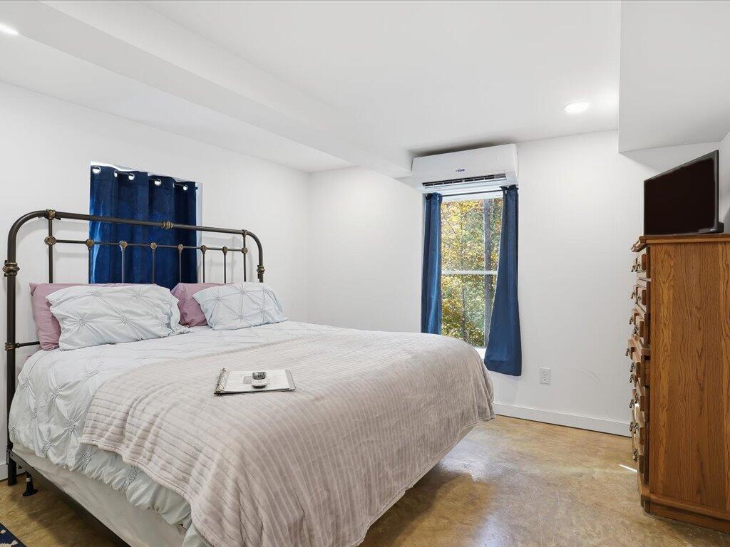 New Tazewell, Tennessee, 37825, United States, 2 Bedrooms Bedrooms, ,2 BathroomsBathrooms,Residential,Active,2007066