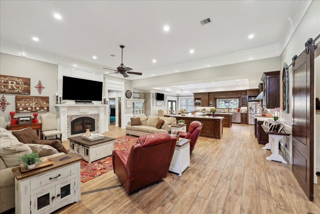 Kirbyville, Texas, 75956, United States, 3 Bedrooms Bedrooms, ,3 BathroomsBathrooms,Residential,Active,1992248