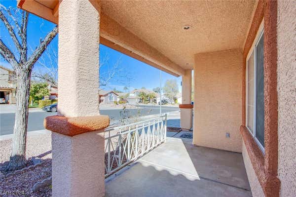 1028 TWIN BERRY CT, HENDERSON, NV 89002, photo 4 of 37