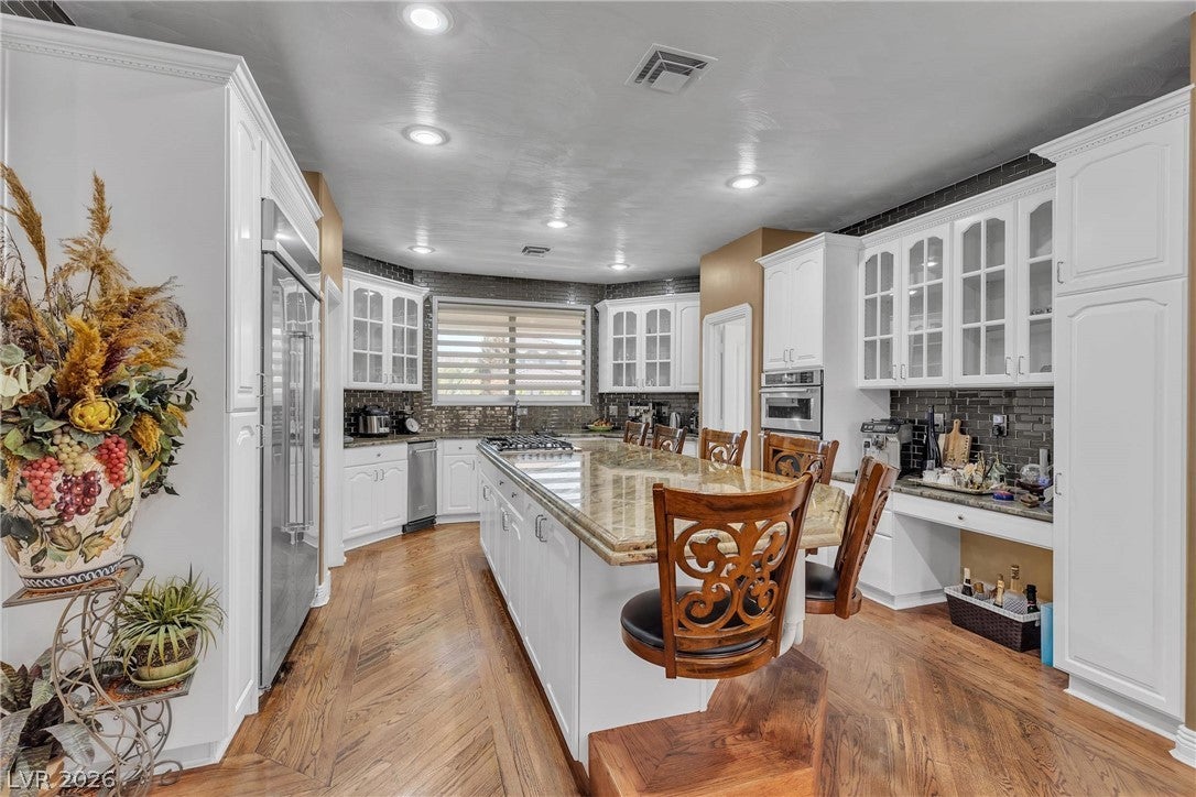Las Vegas, Nevada, 89146, United States, 5 Bedrooms Bedrooms, ,7 BathroomsBathrooms,Residential,Active,2032390