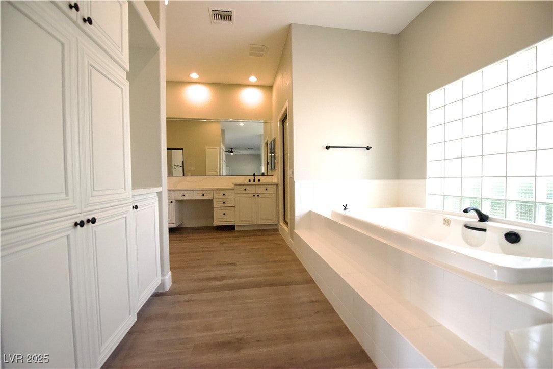 Las Vegas, Nevada, 89117, United States, 6 Bedrooms Bedrooms, ,5 BathroomsBathrooms,Residential,Active,2007319