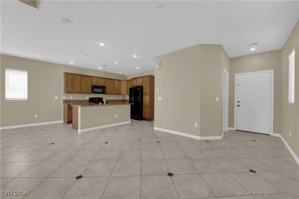 8182 MISTY HORIZON CT, LAS VEGAS, NV 89113, photo 4 of 28