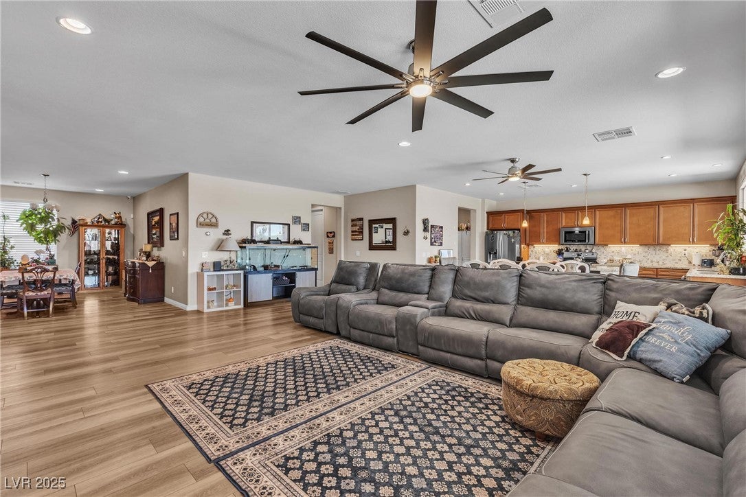 Las Vegas, Nevada, 89149, United States, 5 Bedrooms Bedrooms, ,4 BathroomsBathrooms,Residential,Active,1933730