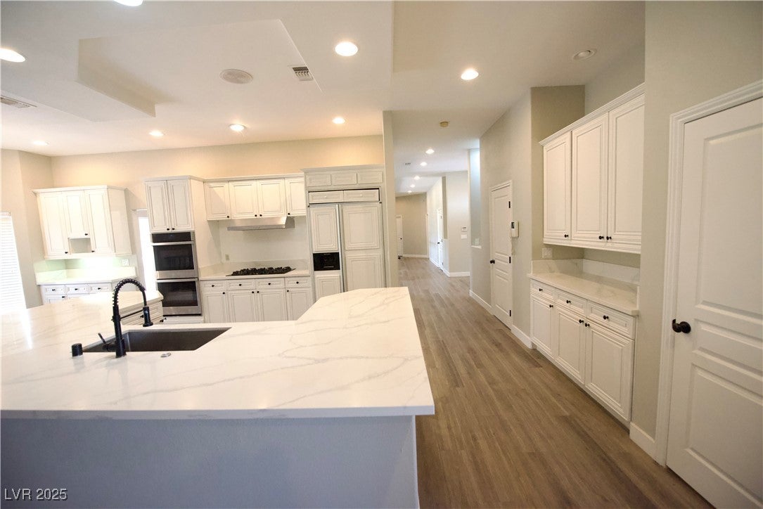 Las Vegas, Nevada, 89117, United States, 6 Bedrooms Bedrooms, ,5 BathroomsBathrooms,Residential,Active,2007319