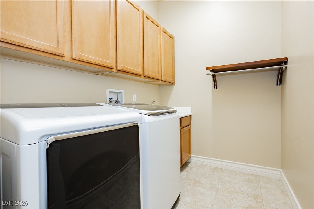 Las Vegas, Nevada, 89139, United States, 3 Bedrooms Bedrooms, ,4 BathroomsBathrooms,Residential,Active,2010536