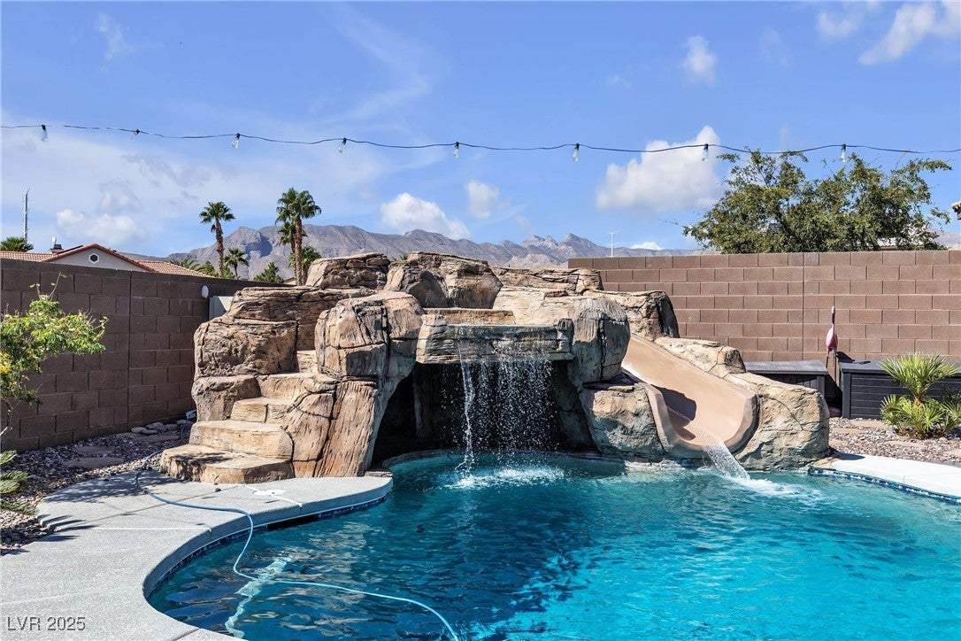 Las Vegas, Nevada, 89149, United States, 5 Bedrooms Bedrooms, ,4 BathroomsBathrooms,Residential,Active,1933730