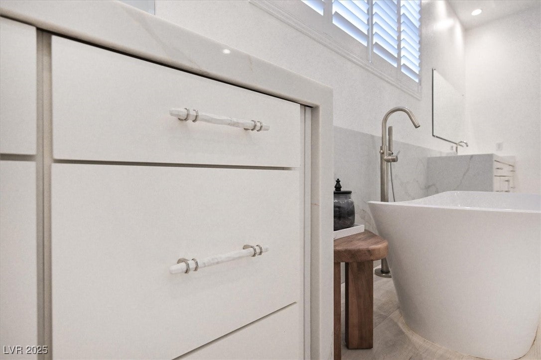 Henderson, Nevada, 89011, United States, ,5 BathroomsBathrooms,Residential,Active,1704244