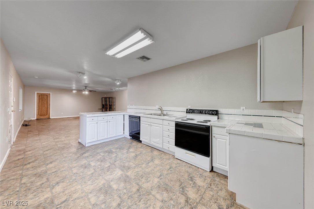 Las Vegas, Nevada, 89141, United States, 4 Bedrooms Bedrooms, ,4 BathroomsBathrooms,Residential,Active,1968379