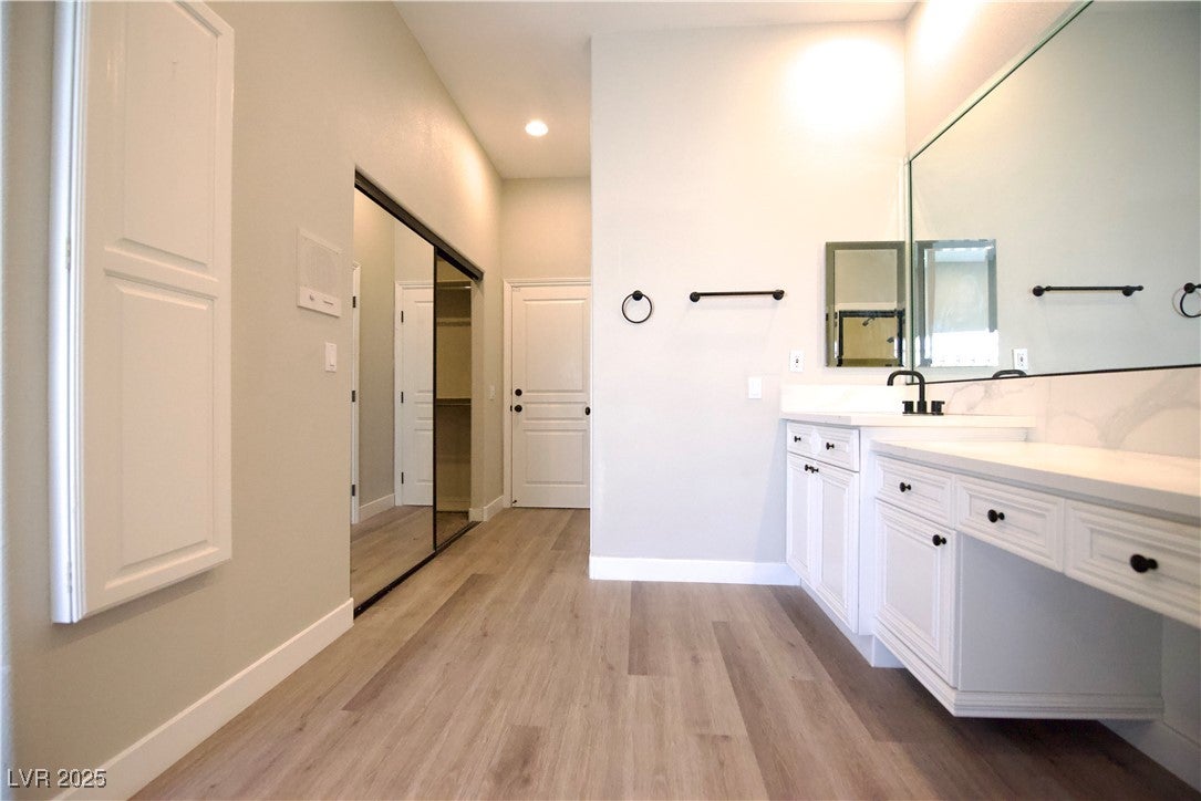 Las Vegas, Nevada, 89117, United States, 6 Bedrooms Bedrooms, ,5 BathroomsBathrooms,Residential,Active,2007319