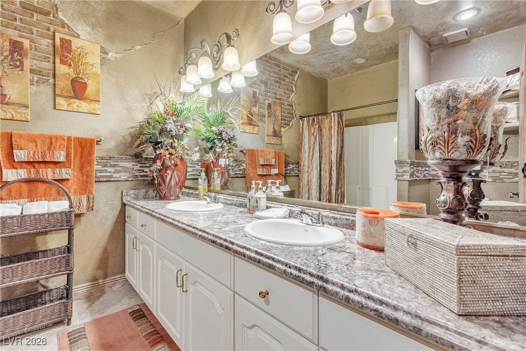 Las Vegas, Nevada, 89146, United States, 5 Bedrooms Bedrooms, ,7 BathroomsBathrooms,Residential,Active,2006924