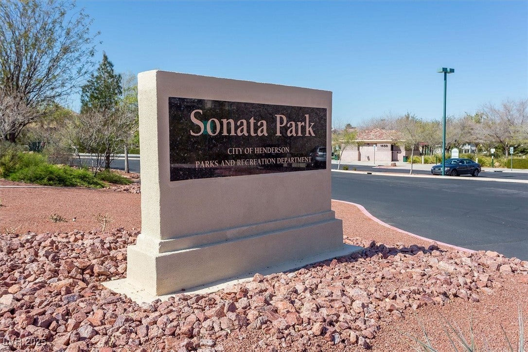 Henderson, Nevada, 89052, United States, 5 Bedrooms Bedrooms, ,4 BathroomsBathrooms,Residential,Active,1739708