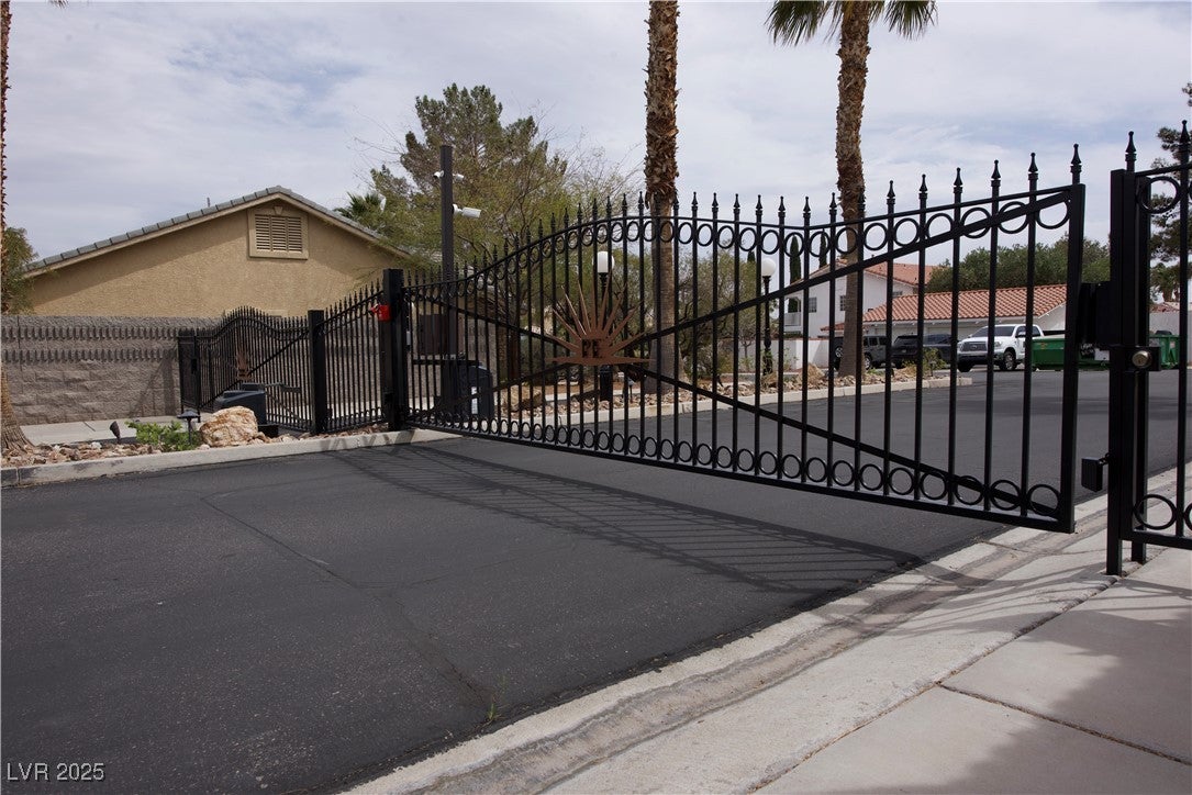 Las Vegas, Nevada, 89117, United States, 6 Bedrooms Bedrooms, ,5 BathroomsBathrooms,Residential,Active,2007319