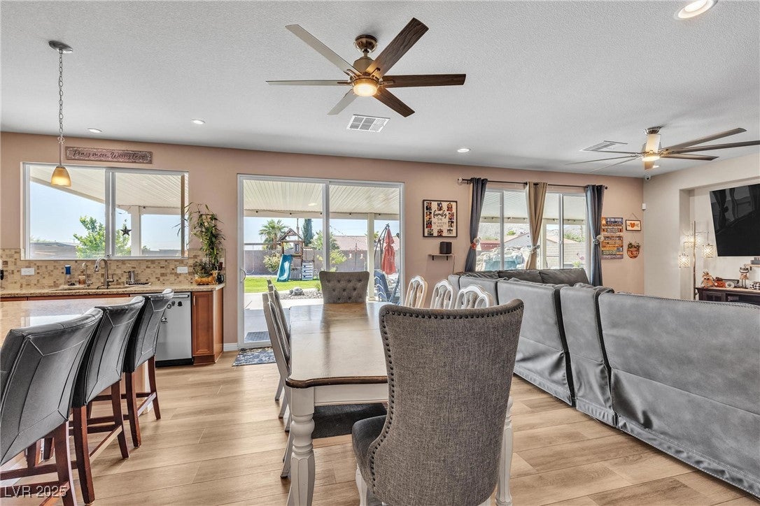 Las Vegas, Nevada, 89149, United States, 5 Bedrooms Bedrooms, ,4 BathroomsBathrooms,Residential,Active,1933730