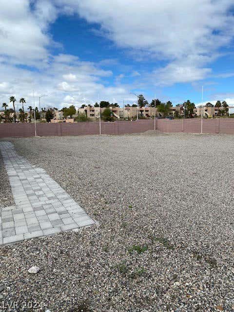 2006 DUKE OF YORK DR, LAUGHLIN, NV 89029, photo 1