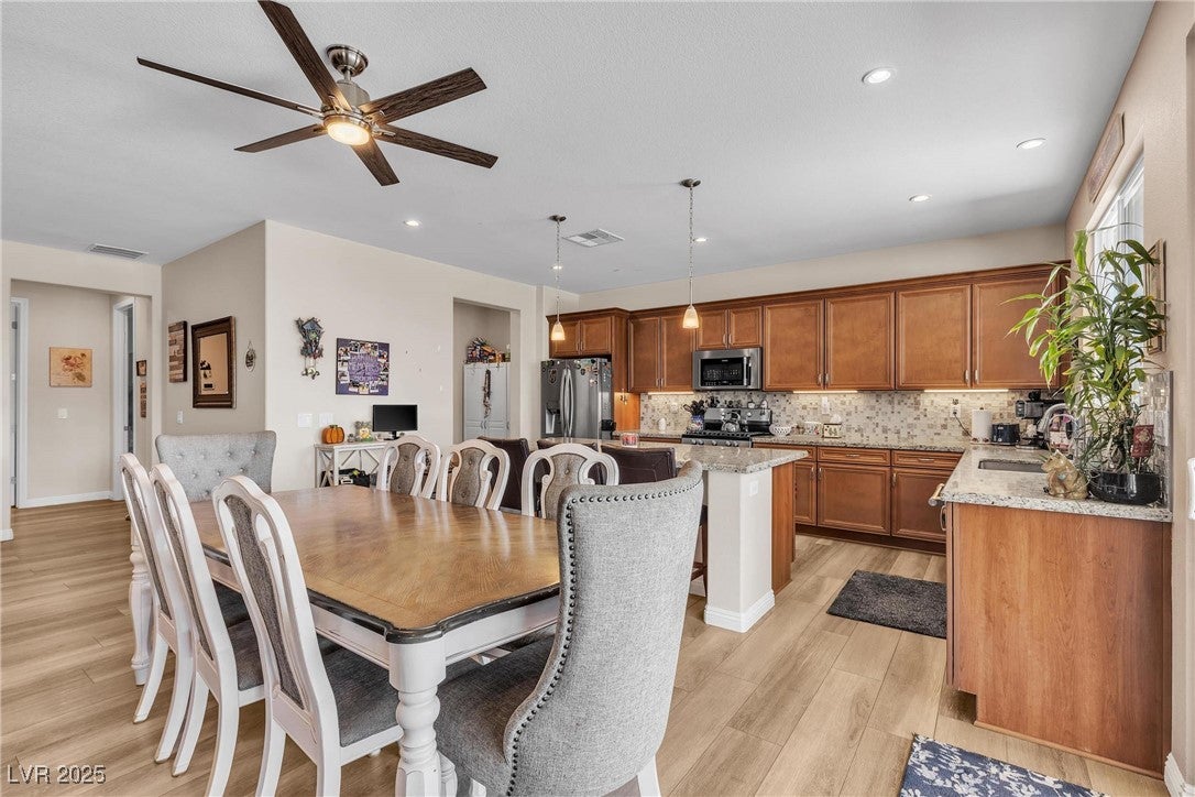 Las Vegas, Nevada, 89149, United States, 5 Bedrooms Bedrooms, ,4 BathroomsBathrooms,Residential,Active,1933730