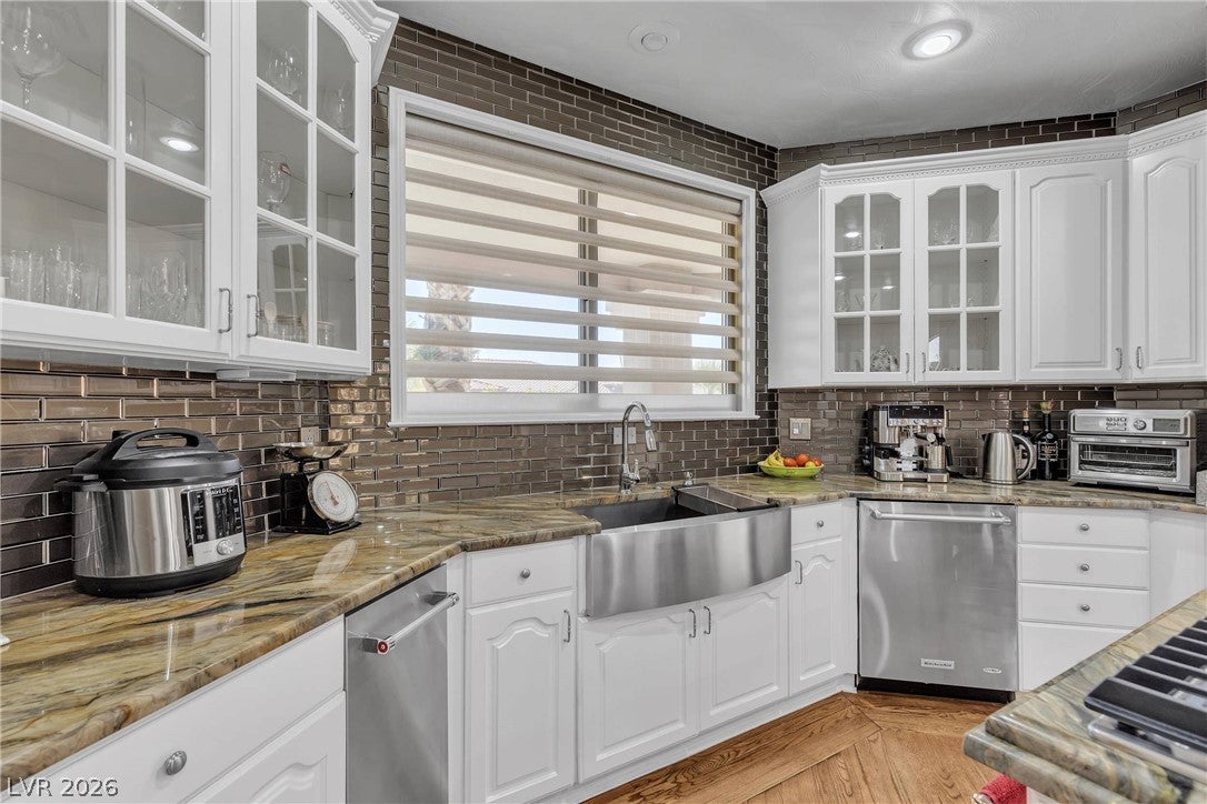 Las Vegas, Nevada, 89146, United States, 5 Bedrooms Bedrooms, ,7 BathroomsBathrooms,Residential,Active,2032390