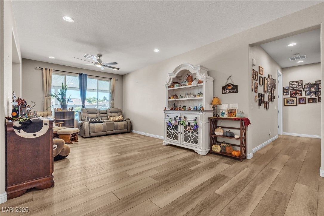 Las Vegas, Nevada, 89149, United States, 5 Bedrooms Bedrooms, ,4 BathroomsBathrooms,Residential,Active,1933730