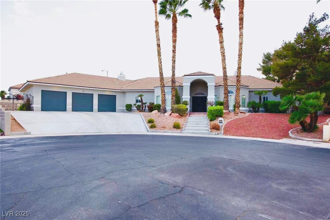 Las Vegas, Nevada, 89117, United States, 6 Bedrooms Bedrooms, ,5 BathroomsBathrooms,Residential,Active,2007319