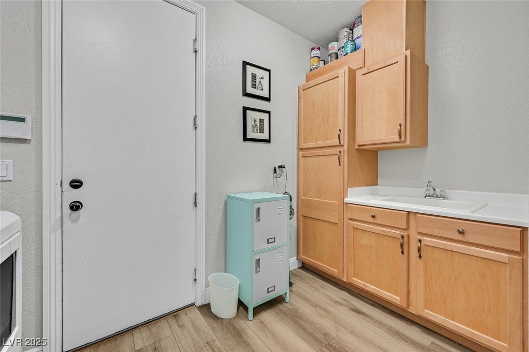 Las Vegas, Nevada, 89141, United States, 6 Bedrooms Bedrooms, ,5 BathroomsBathrooms,Residential,Active,1996585