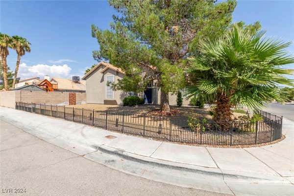 3824 W RED COACH AVE, NORTH LAS VEGAS, NV 89031, photo 3 of 36