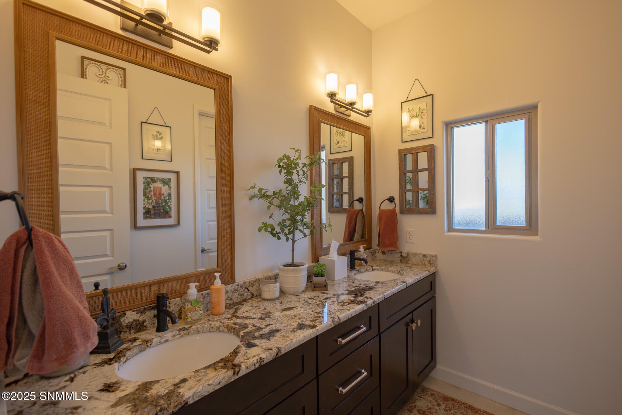 Las Cruces, New Mexico, 88011, United States, 4 Bedrooms Bedrooms, ,4 BathroomsBathrooms,Residential,Active,1963388