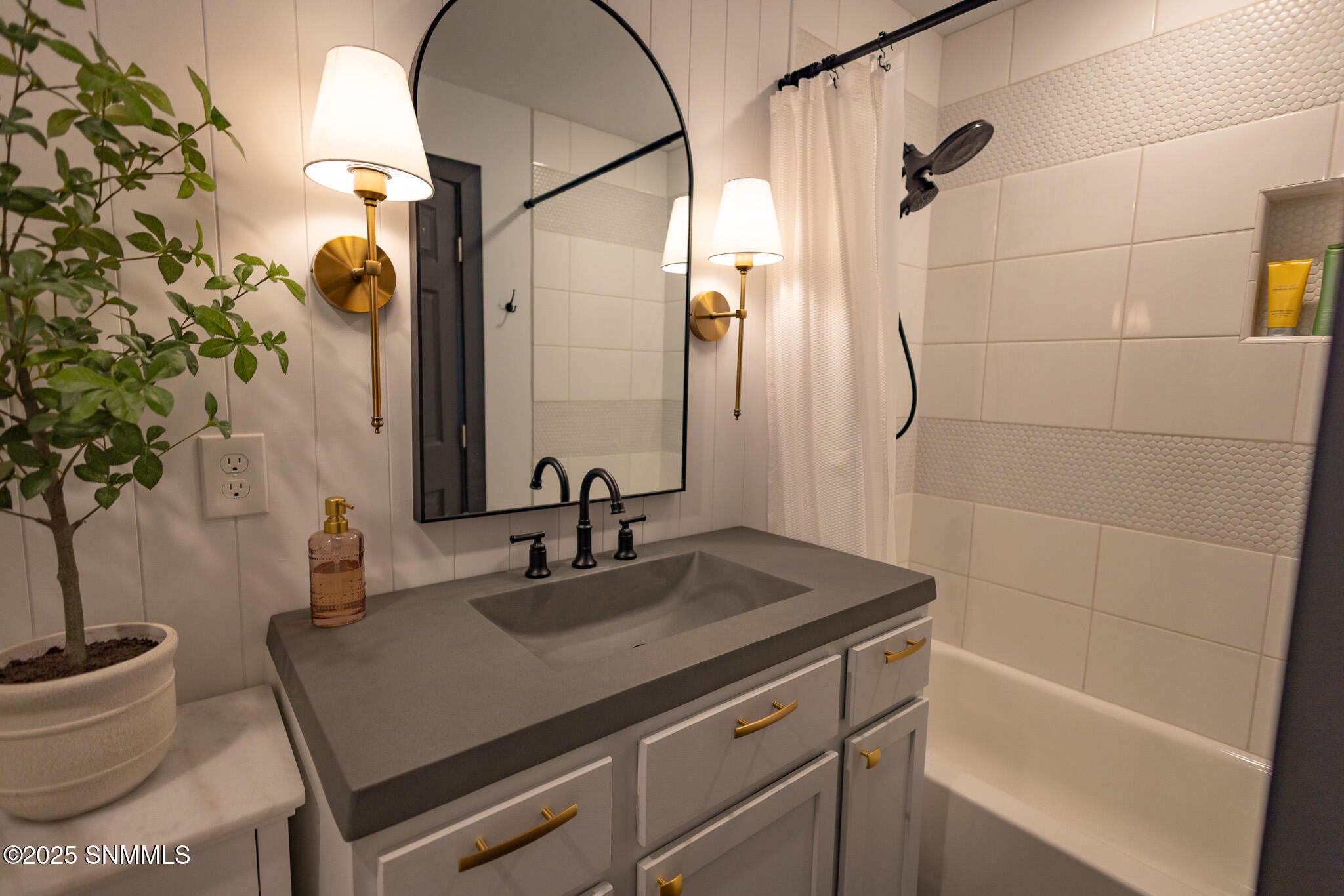 Las Cruces, New Mexico, 88011, United States, 4 Bedrooms Bedrooms, ,4 BathroomsBathrooms,Residential,Active,1963388