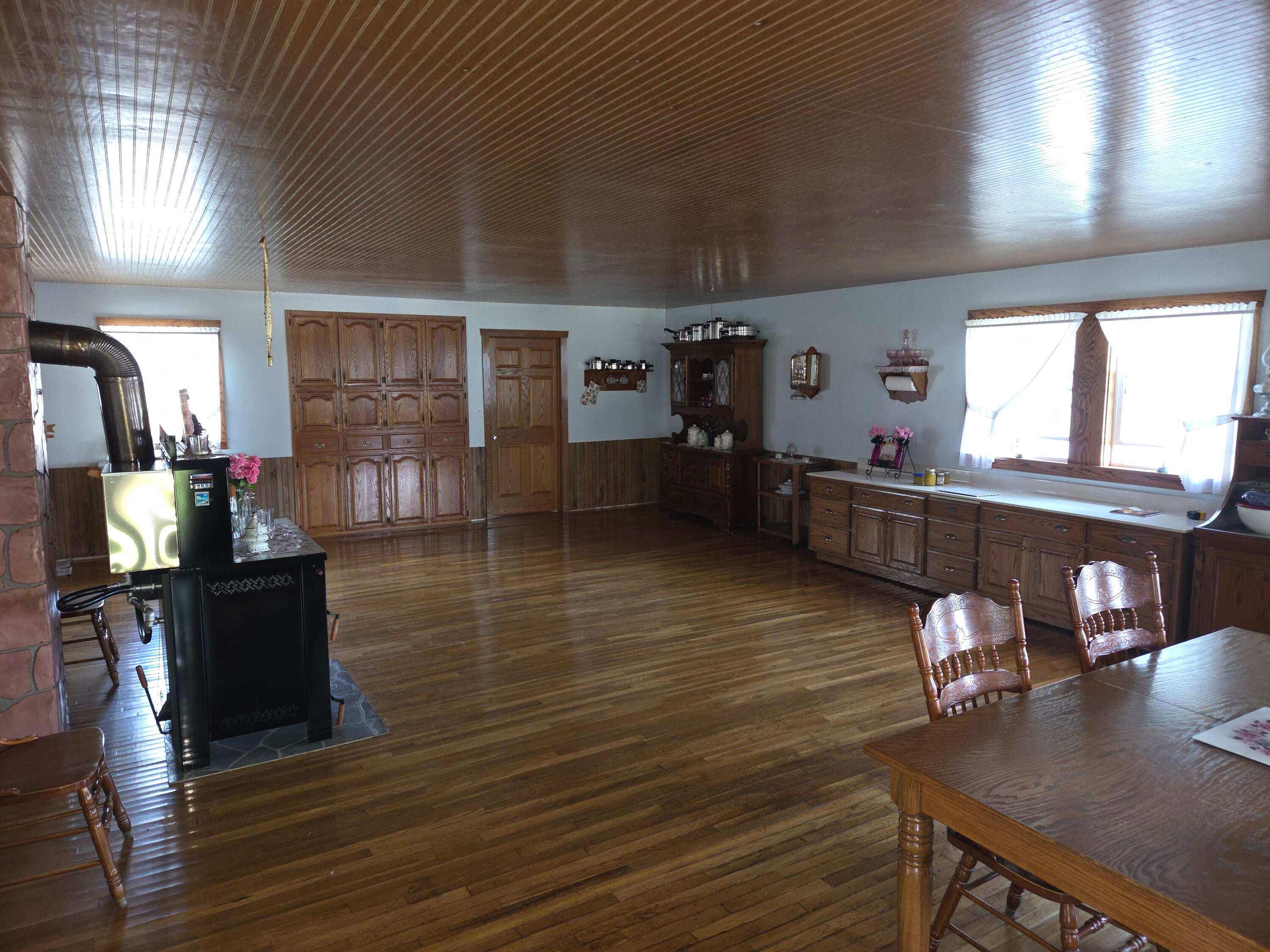 Owingsville, Kentucky, 40360, United States, 10 Bedrooms Bedrooms, ,Residential,Active,1996282