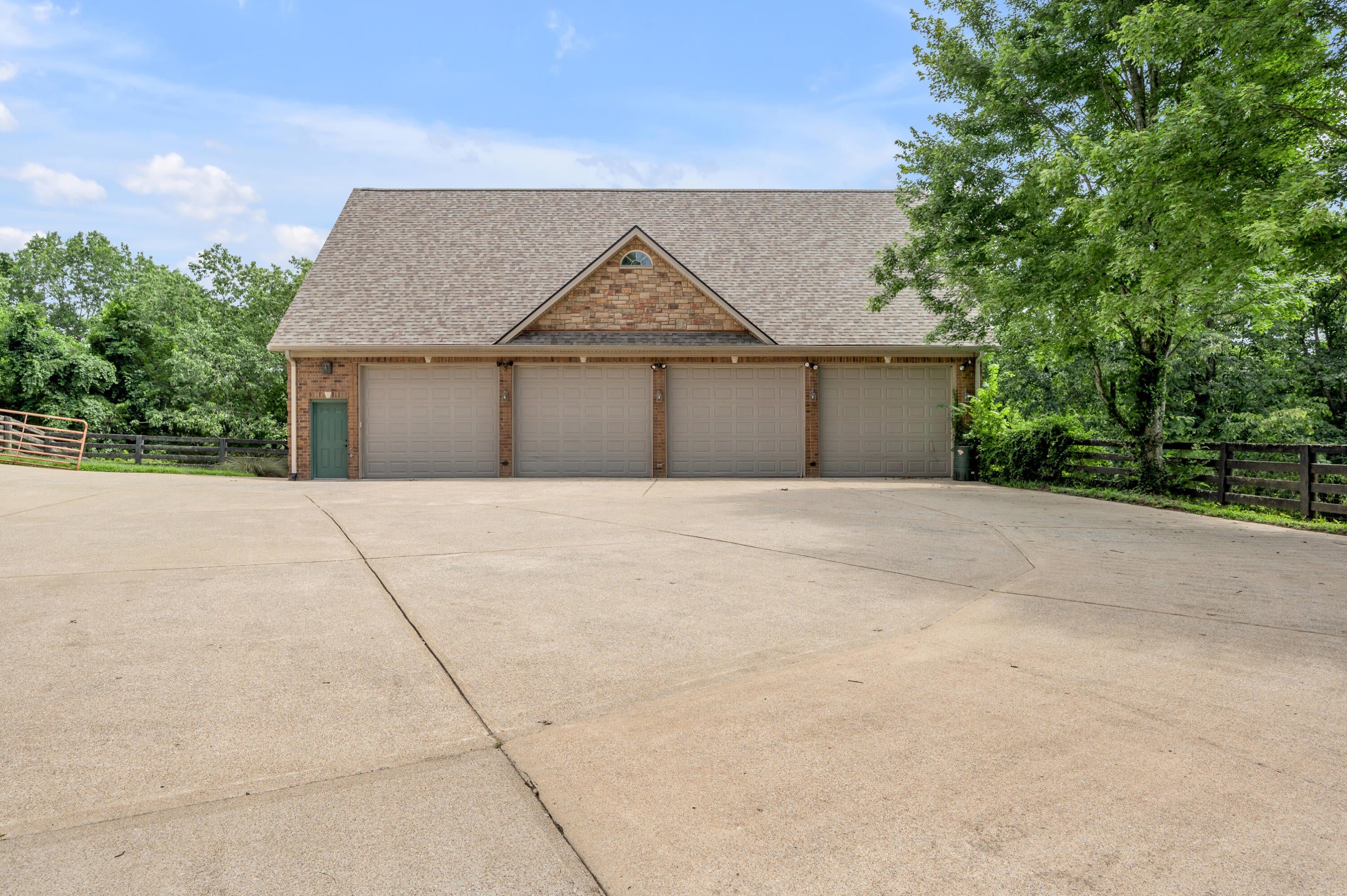 Richmond, Kentucky, 40475, United States, 7 Bedrooms Bedrooms, ,9 BathroomsBathrooms,Residential,Active,1972152