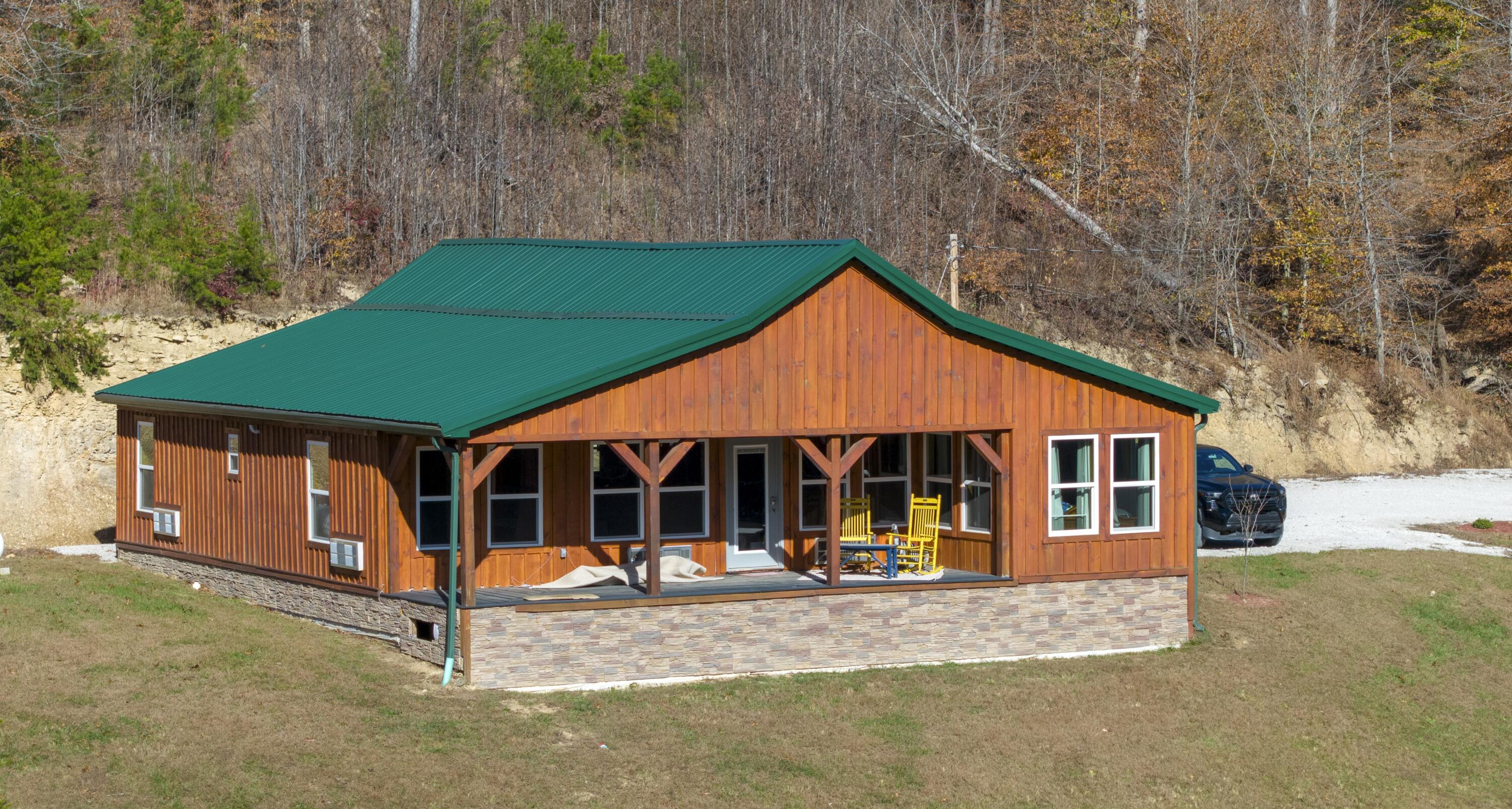 Campton, Kentucky, 41301, United States, 6 Bedrooms Bedrooms, ,5 BathroomsBathrooms,Residential,Active,2010919