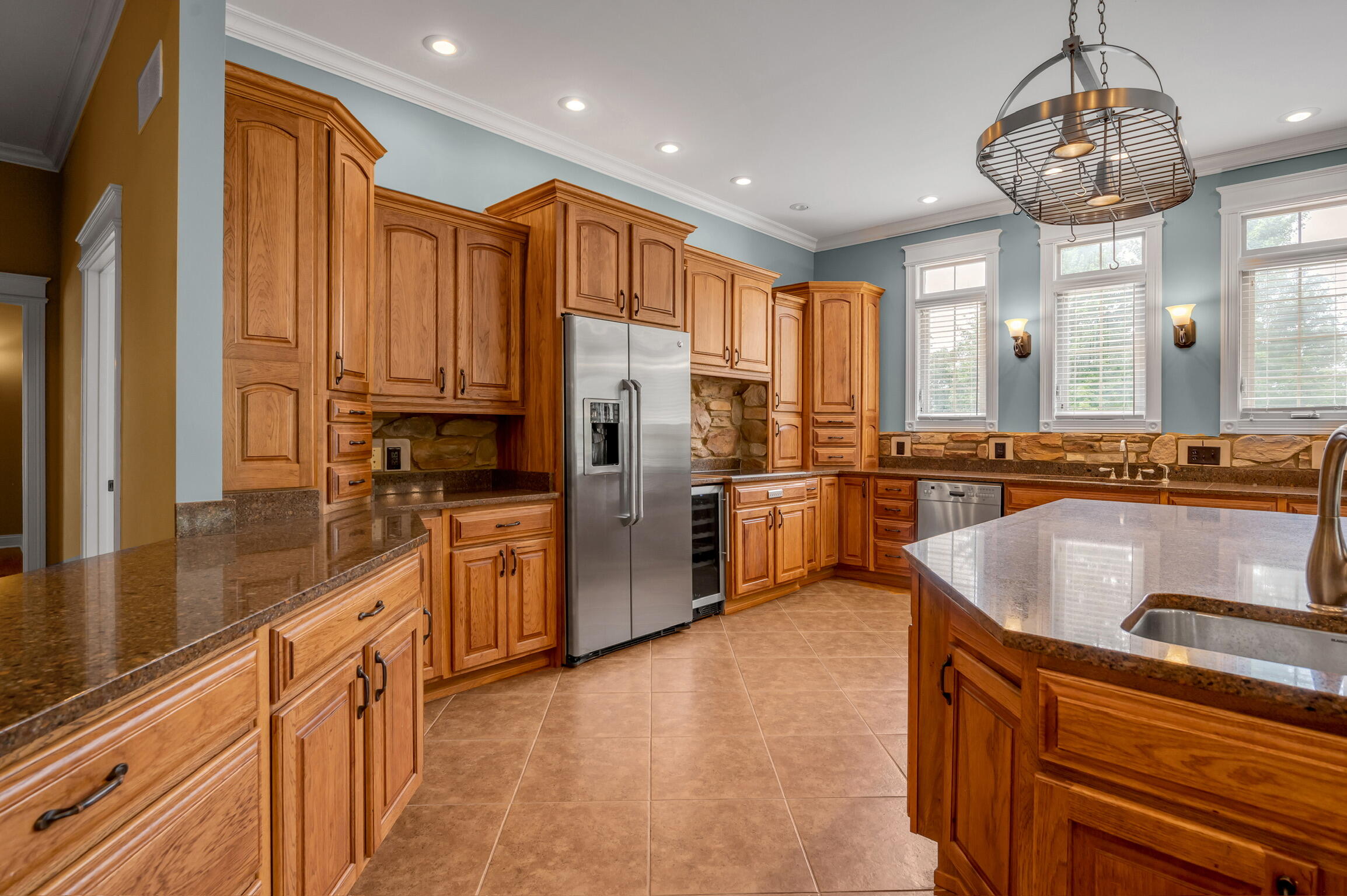 Richmond, Kentucky, 40475, United States, 7 Bedrooms Bedrooms, ,9 BathroomsBathrooms,Residential,Active,1972152