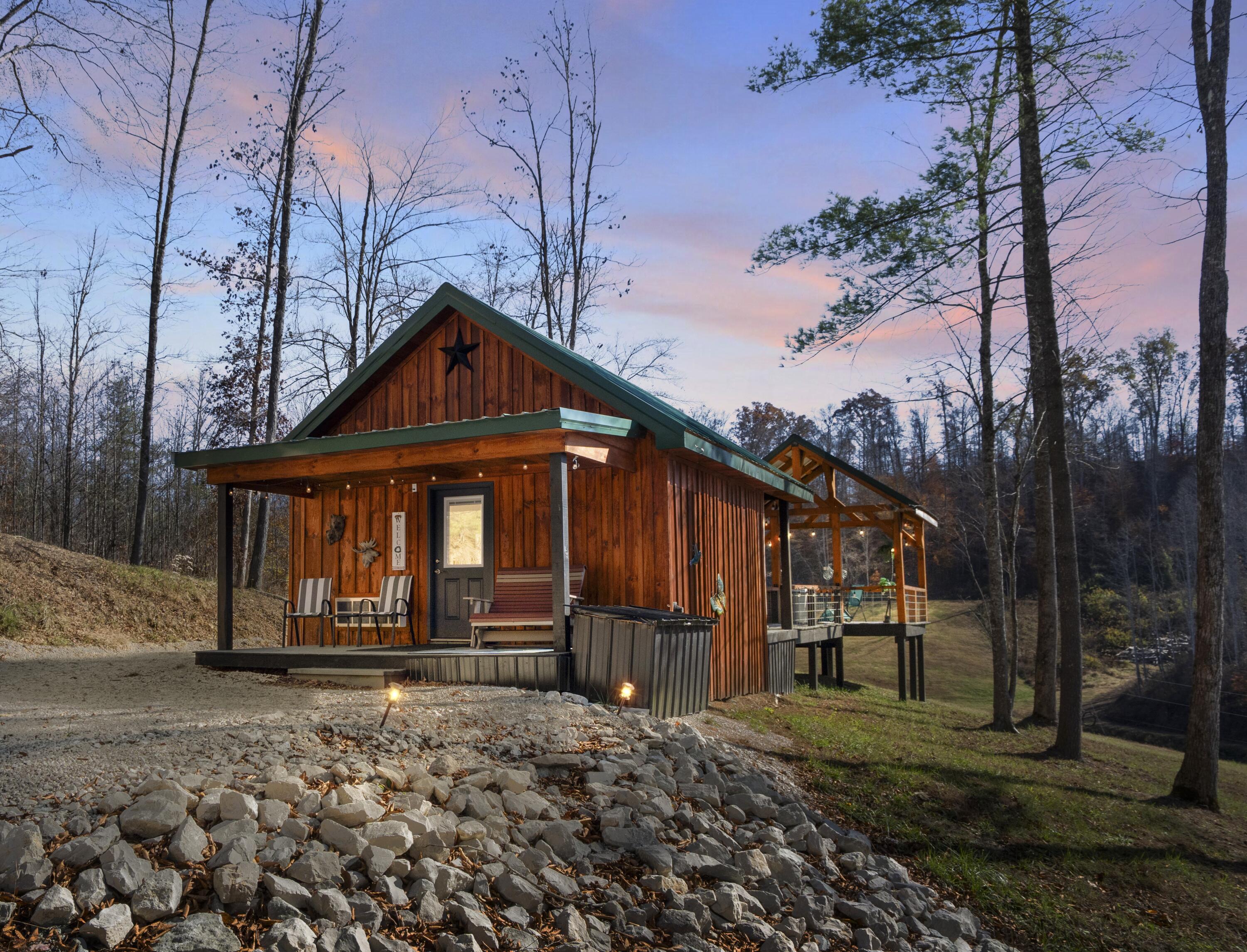 Campton, Kentucky, 41301, United States, 6 Bedrooms Bedrooms, ,5 BathroomsBathrooms,Residential,Active,2010919