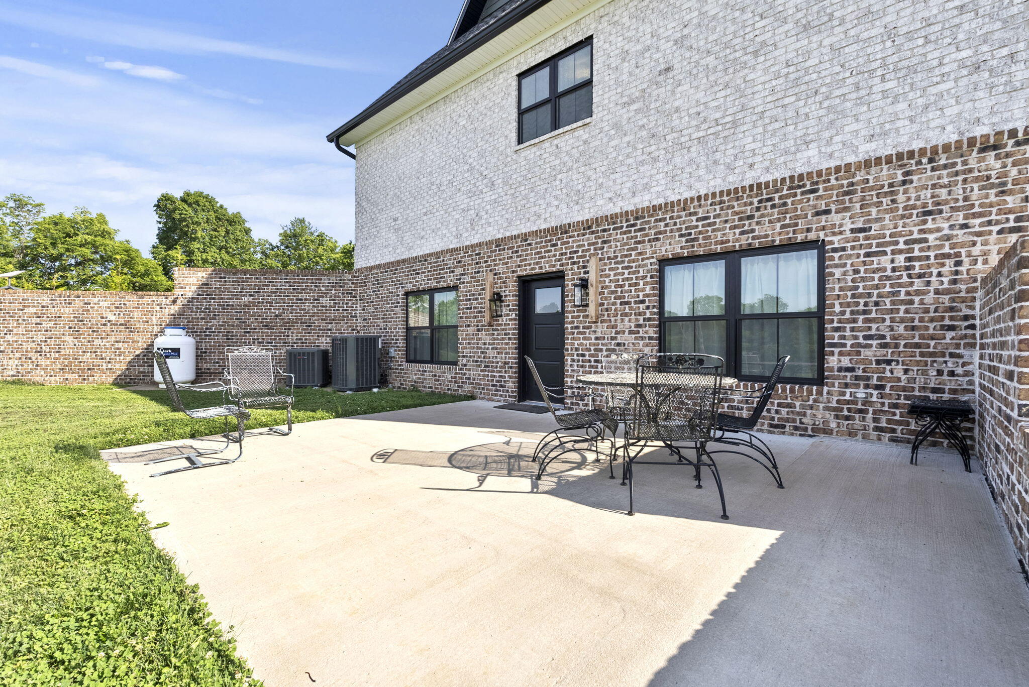 Richmond, Kentucky, 40475, United States, 5 Bedrooms Bedrooms, ,5 BathroomsBathrooms,Residential,Active,1868143