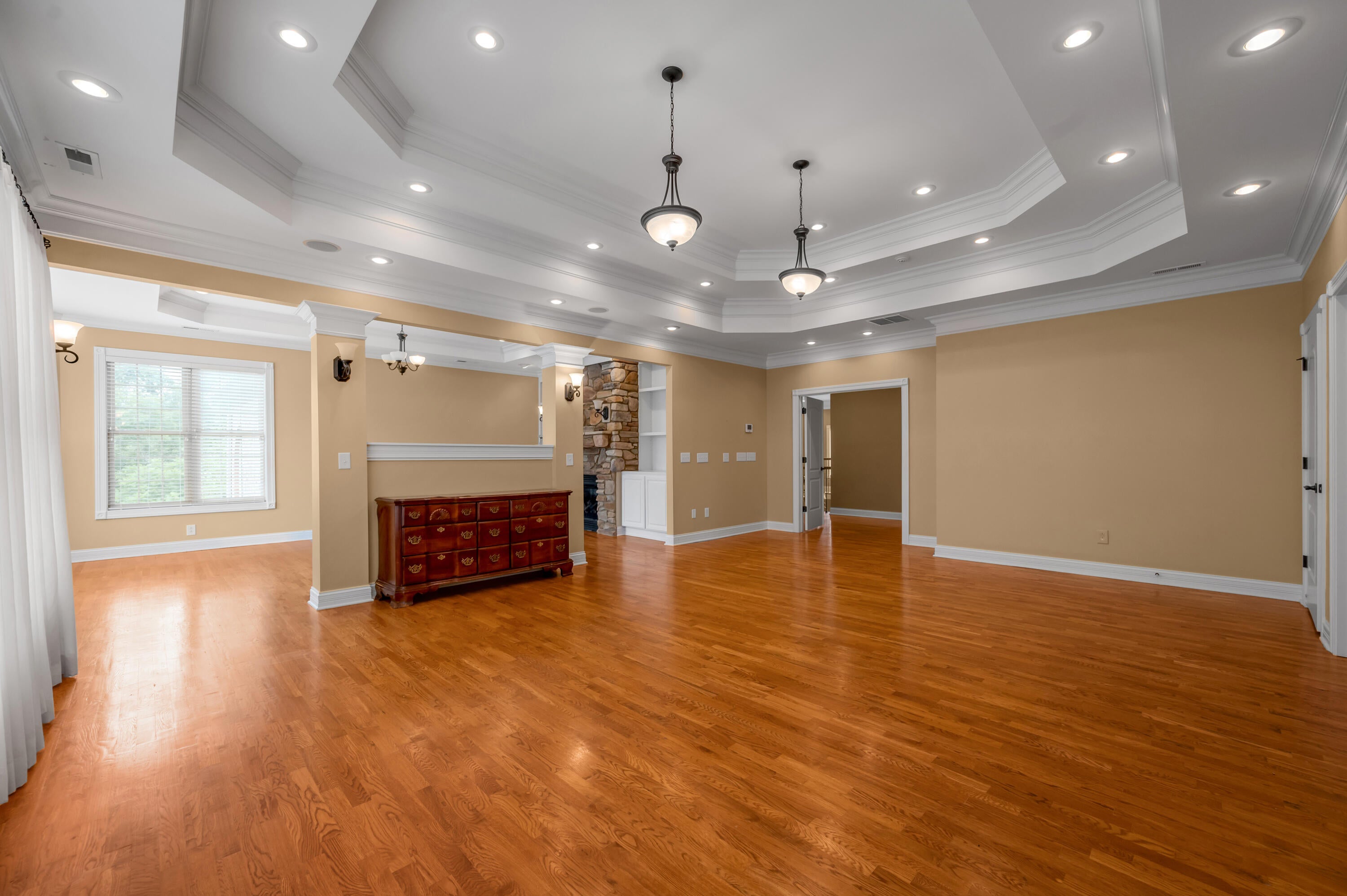 Richmond, Kentucky, 40475, United States, 7 Bedrooms Bedrooms, ,9 BathroomsBathrooms,Residential,Active,1972152