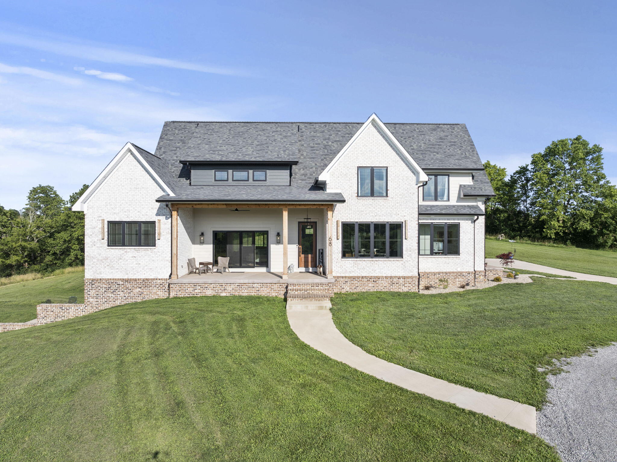 Richmond, Kentucky, 40475, United States, 5 Bedrooms Bedrooms, ,5 BathroomsBathrooms,Residential,Active,1868143