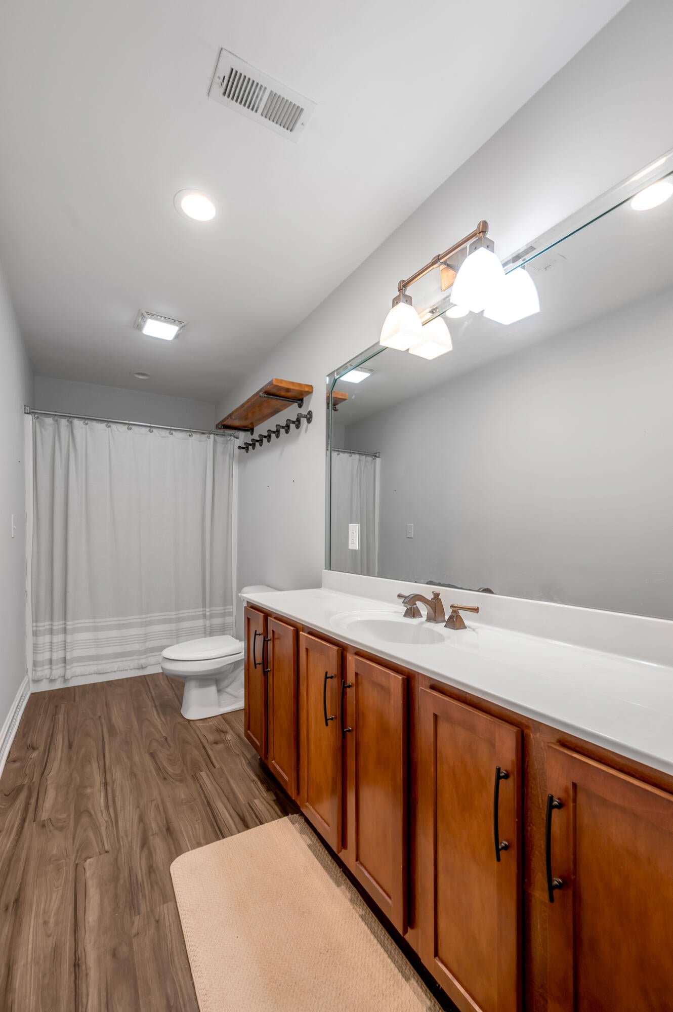 Richmond, Kentucky, 40475, United States, 7 Bedrooms Bedrooms, ,9 BathroomsBathrooms,Residential,Active,1972152