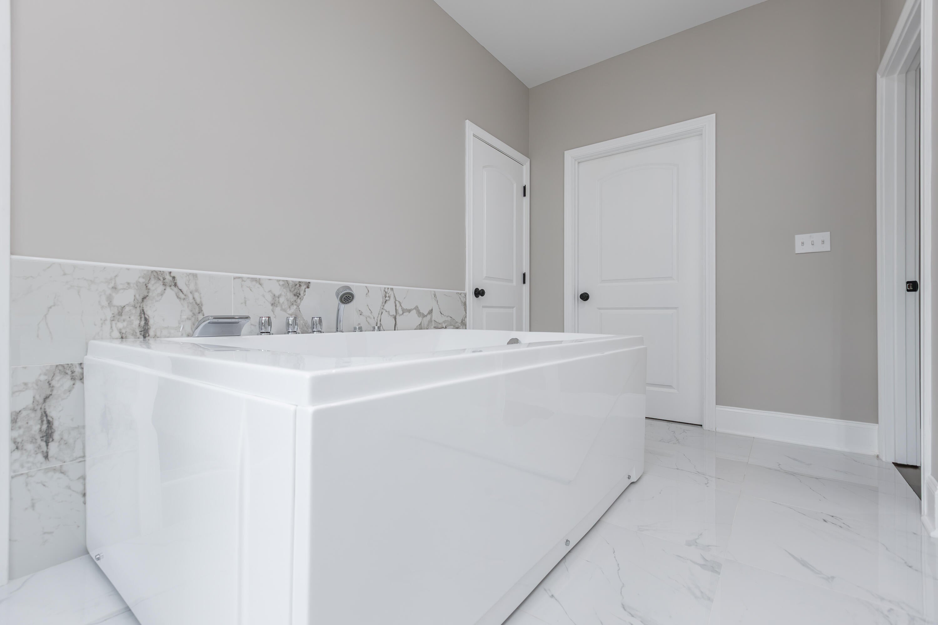 Lexington, Kentucky, 40513, United States, 4 Bedrooms Bedrooms, ,5 BathroomsBathrooms,Residential,Active,1824534