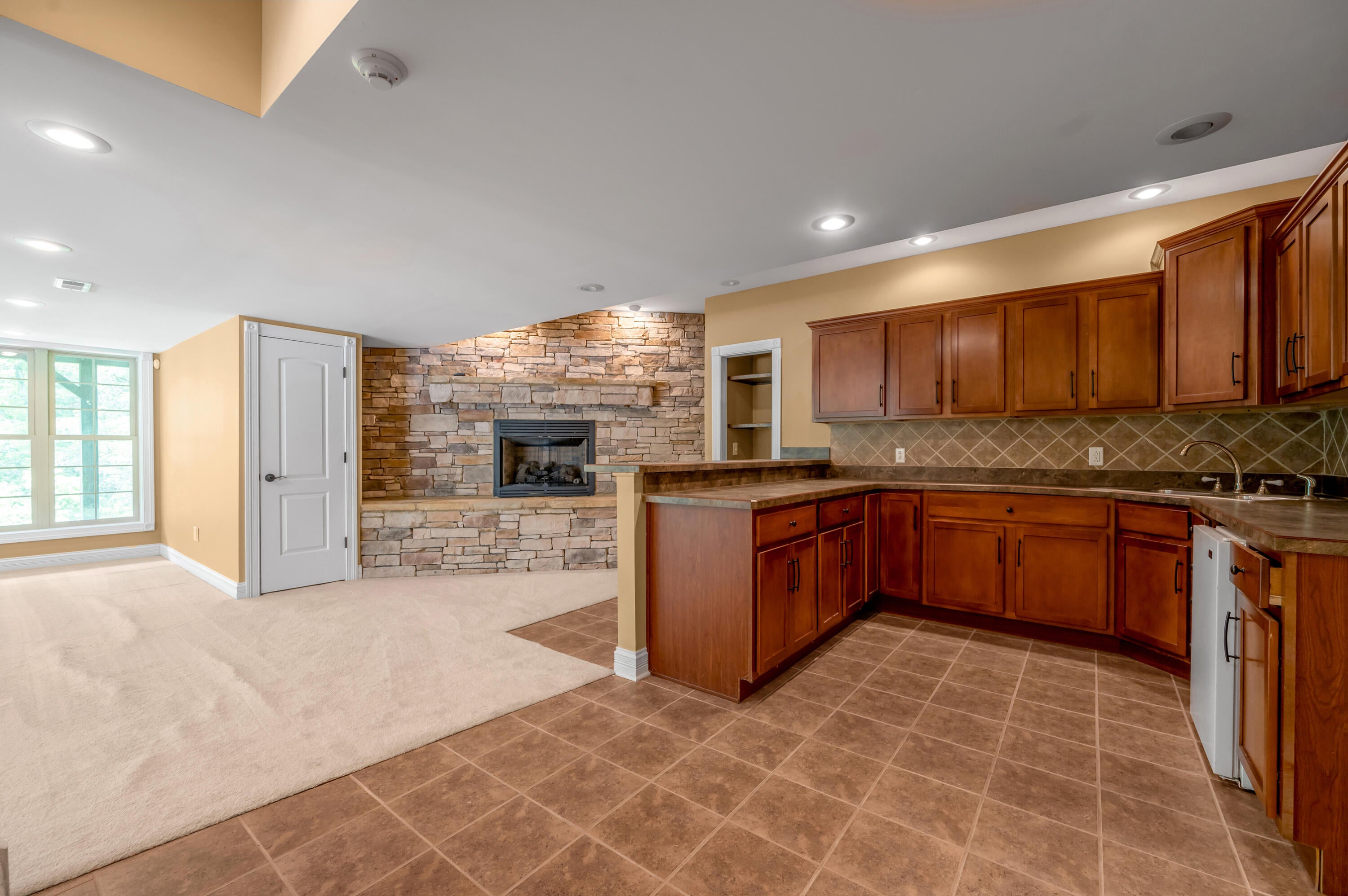 Richmond, Kentucky, 40475, United States, 7 Bedrooms Bedrooms, ,9 BathroomsBathrooms,Residential,Active,1972152