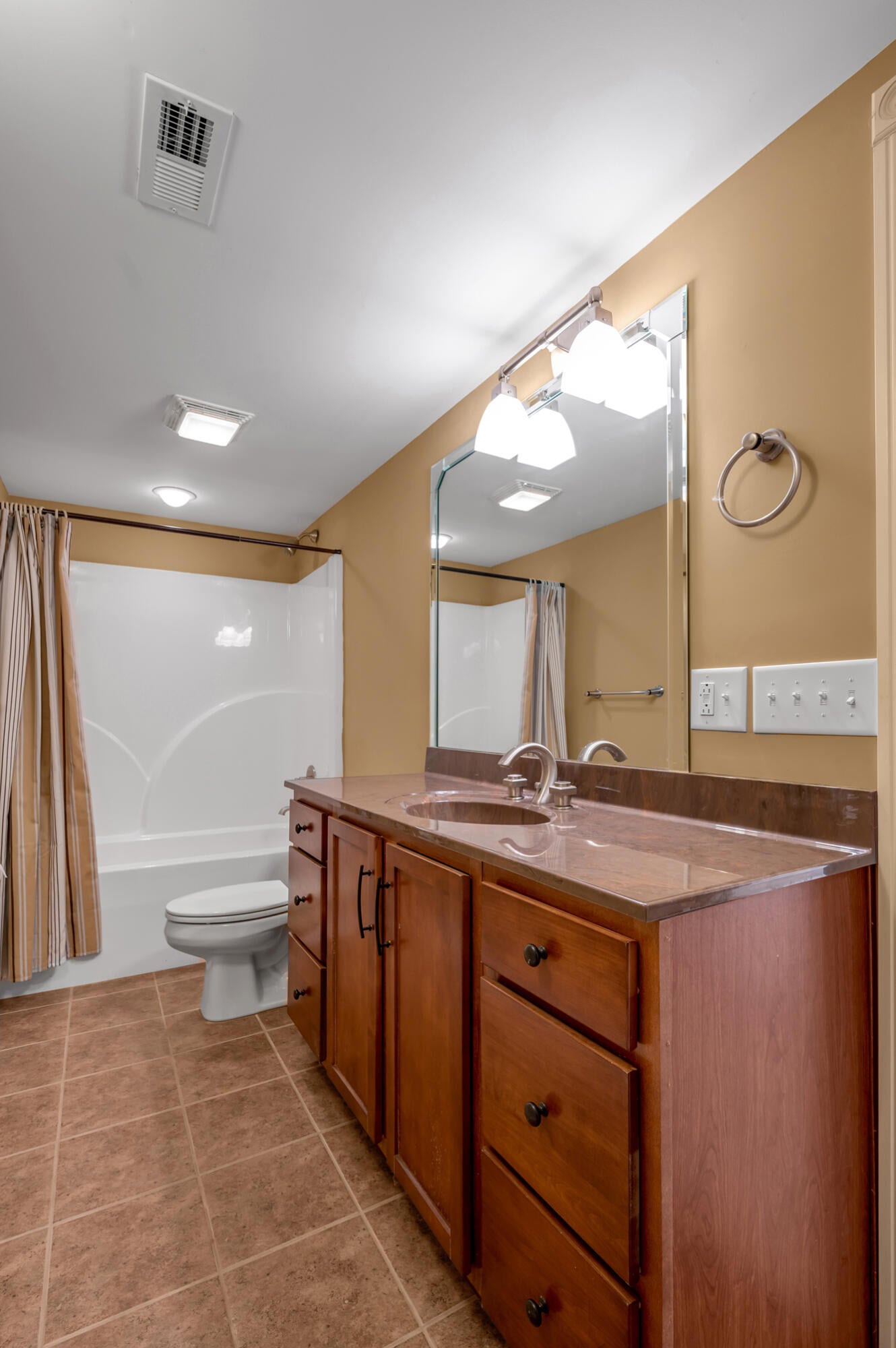 Richmond, Kentucky, 40475, United States, 7 Bedrooms Bedrooms, ,9 BathroomsBathrooms,Residential,Active,1972152