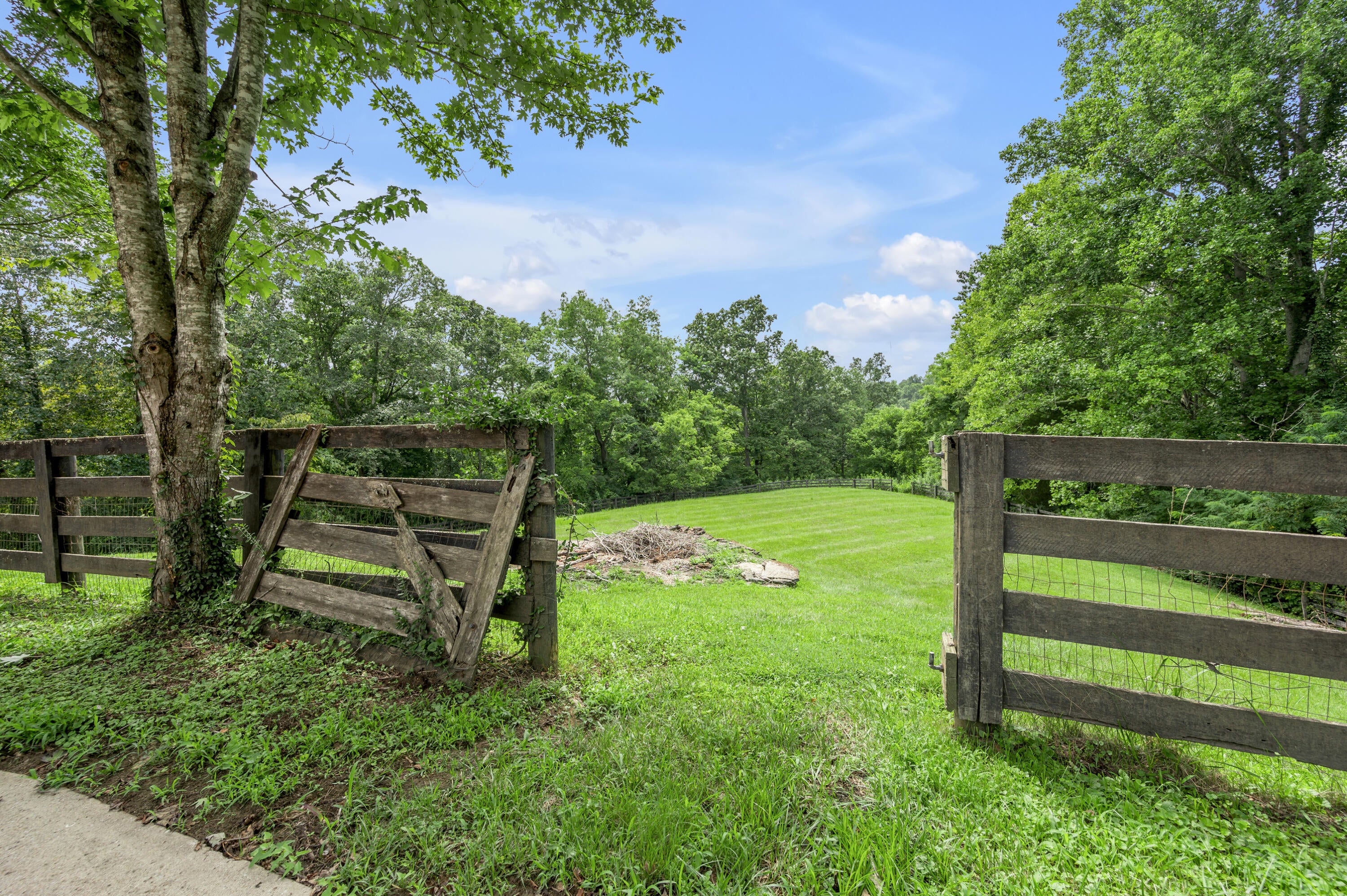 Richmond, Kentucky, 40475, United States, 7 Bedrooms Bedrooms, ,9 BathroomsBathrooms,Residential,Active,1972152