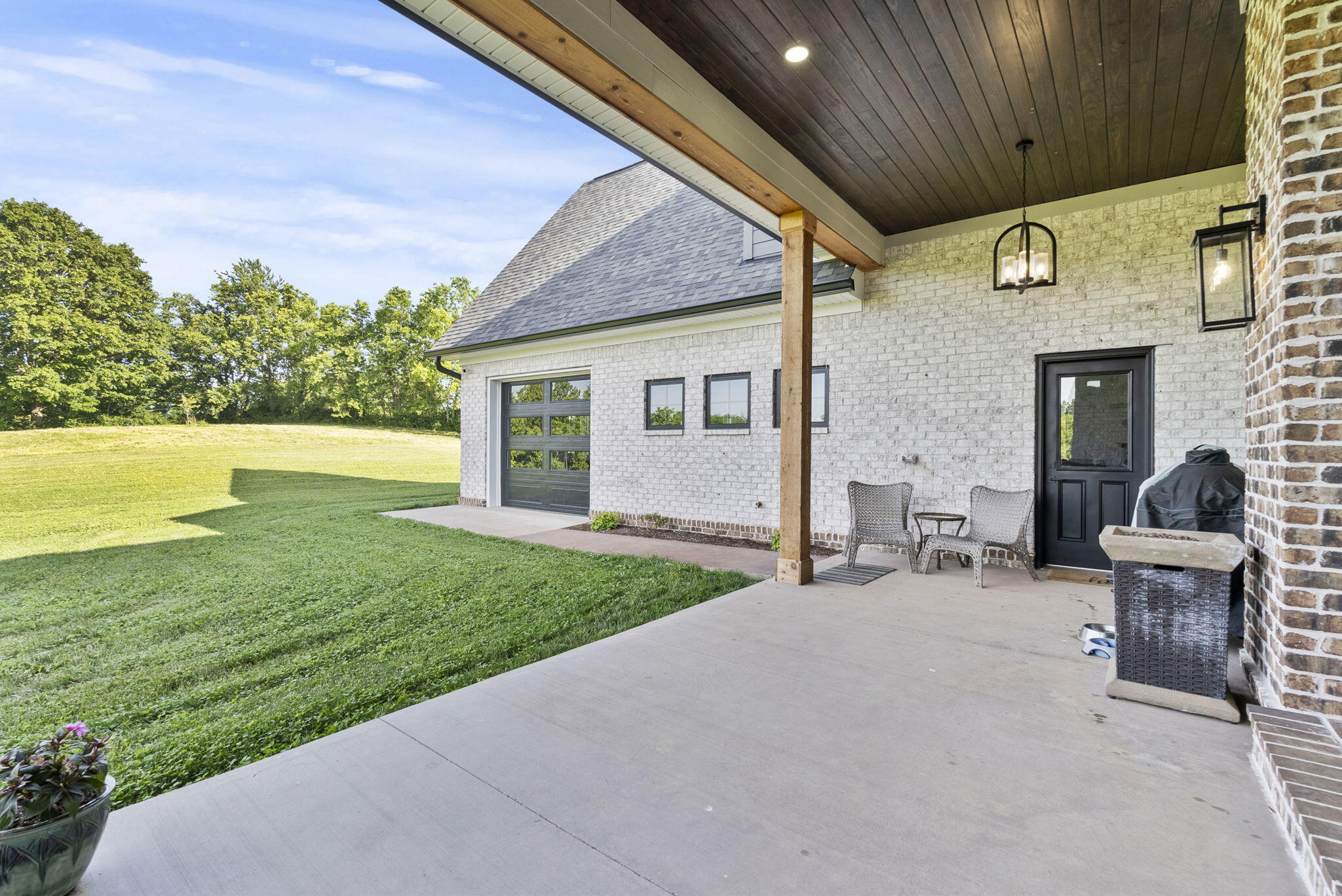 Richmond, Kentucky, 40475, United States, 5 Bedrooms Bedrooms, ,5 BathroomsBathrooms,Residential,Active,1868143