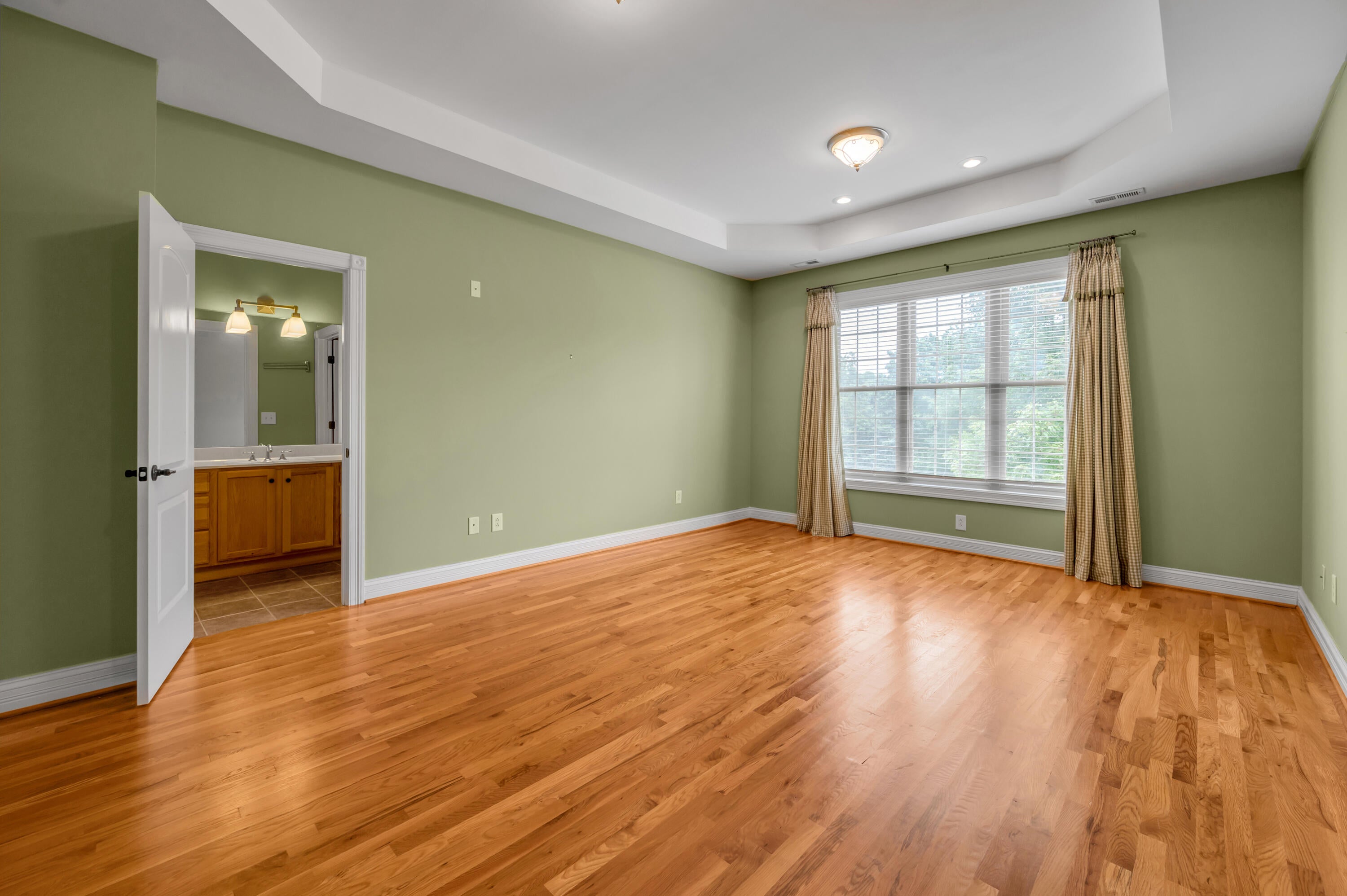 Richmond, Kentucky, 40475, United States, 7 Bedrooms Bedrooms, ,9 BathroomsBathrooms,Residential,Active,1972152