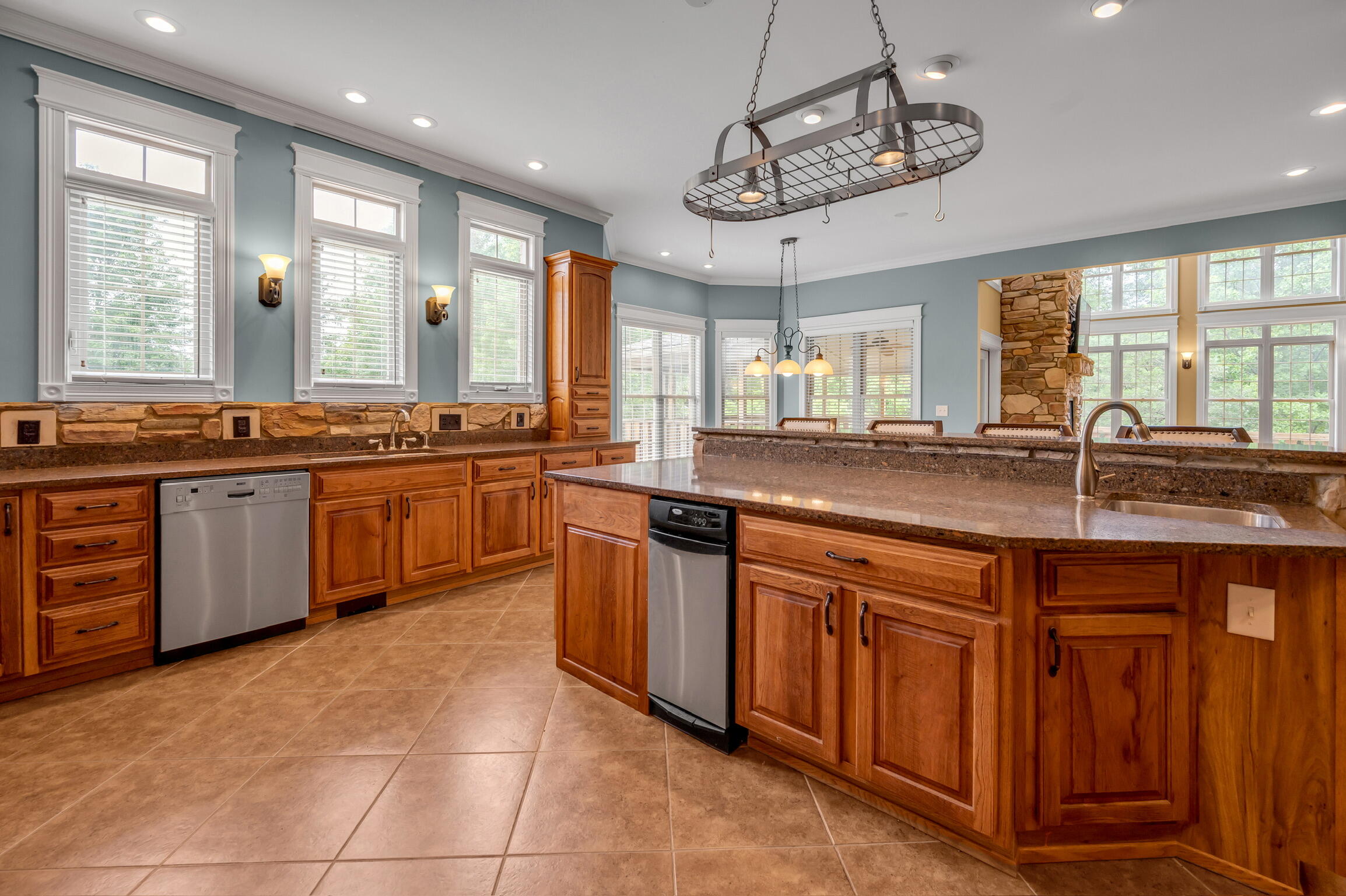 Richmond, Kentucky, 40475, United States, 7 Bedrooms Bedrooms, ,9 BathroomsBathrooms,Residential,Active,1972152