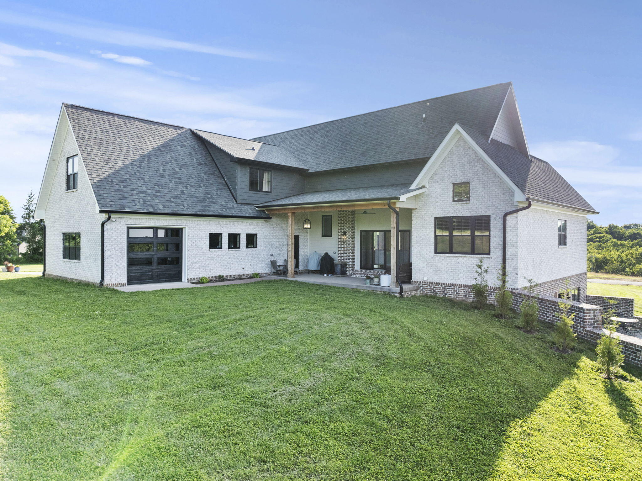 Richmond, Kentucky, 40475, United States, 5 Bedrooms Bedrooms, ,5 BathroomsBathrooms,Residential,Active,1868143