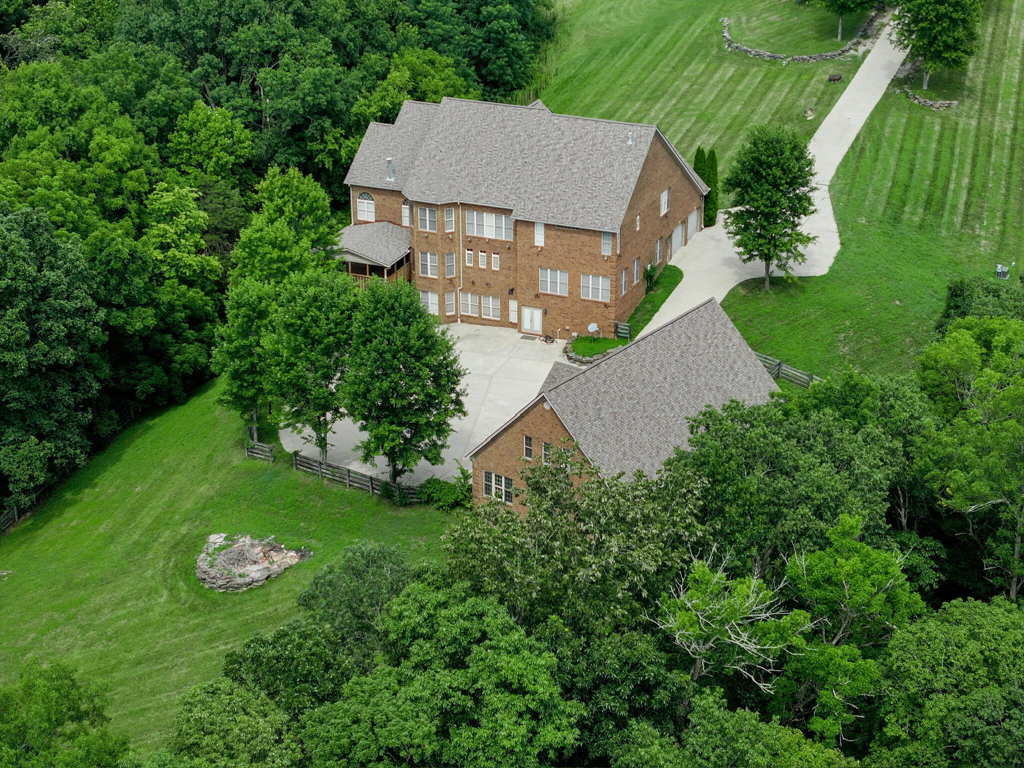 Richmond, Kentucky, 40475, United States, 7 Bedrooms Bedrooms, ,9 BathroomsBathrooms,Residential,Active,1972152