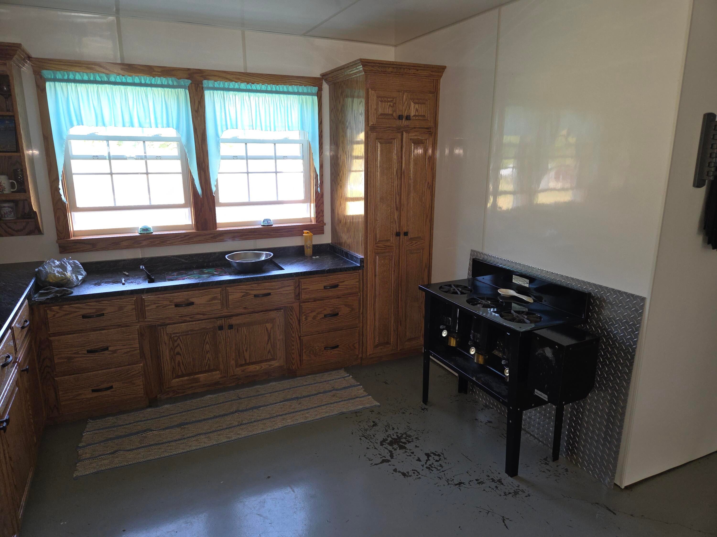 Owingsville, Kentucky, 40360, United States, 10 Bedrooms Bedrooms, ,Residential,Active,1996282