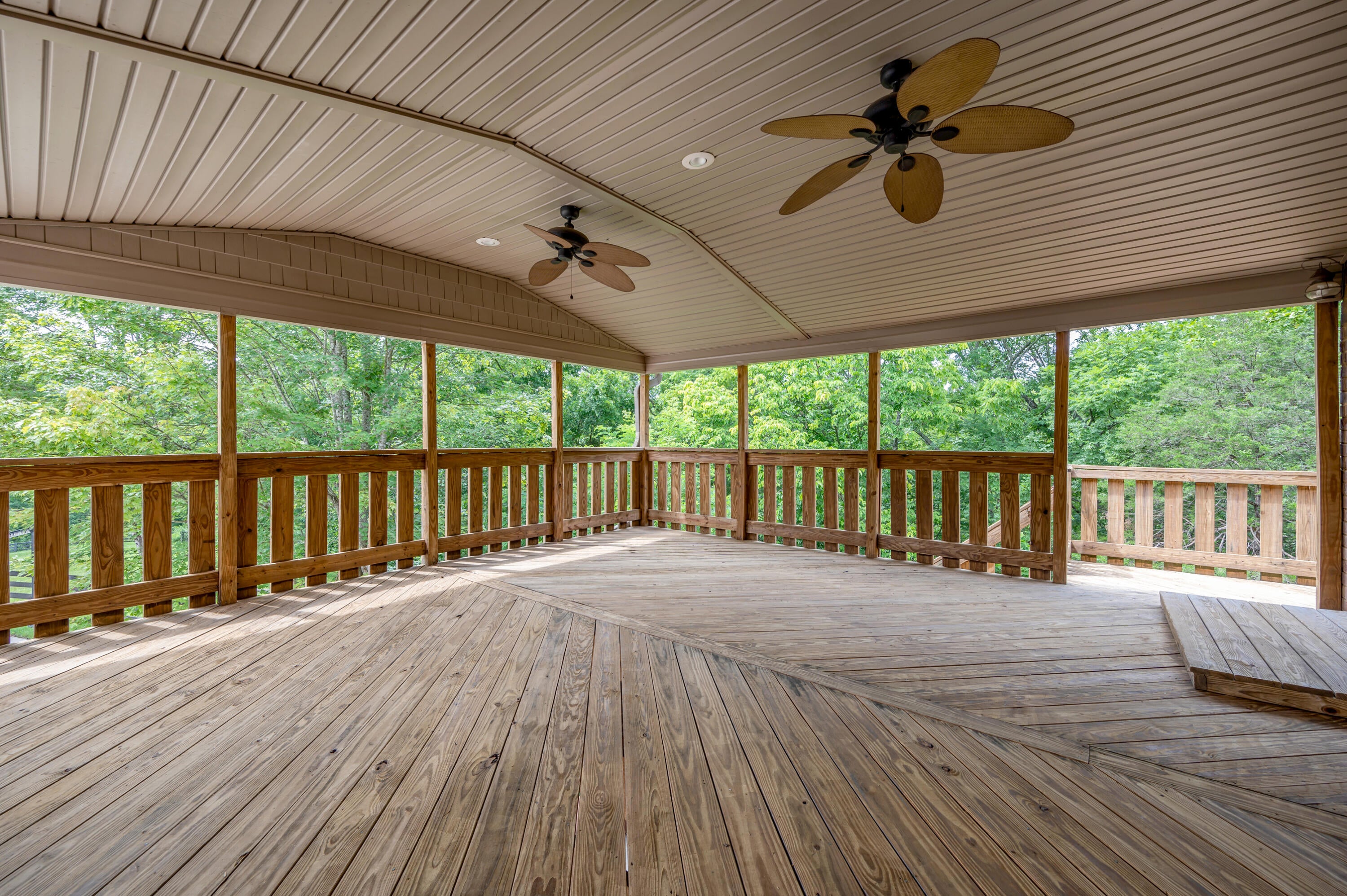 Richmond, Kentucky, 40475, United States, 7 Bedrooms Bedrooms, ,9 BathroomsBathrooms,Residential,Active,1972152