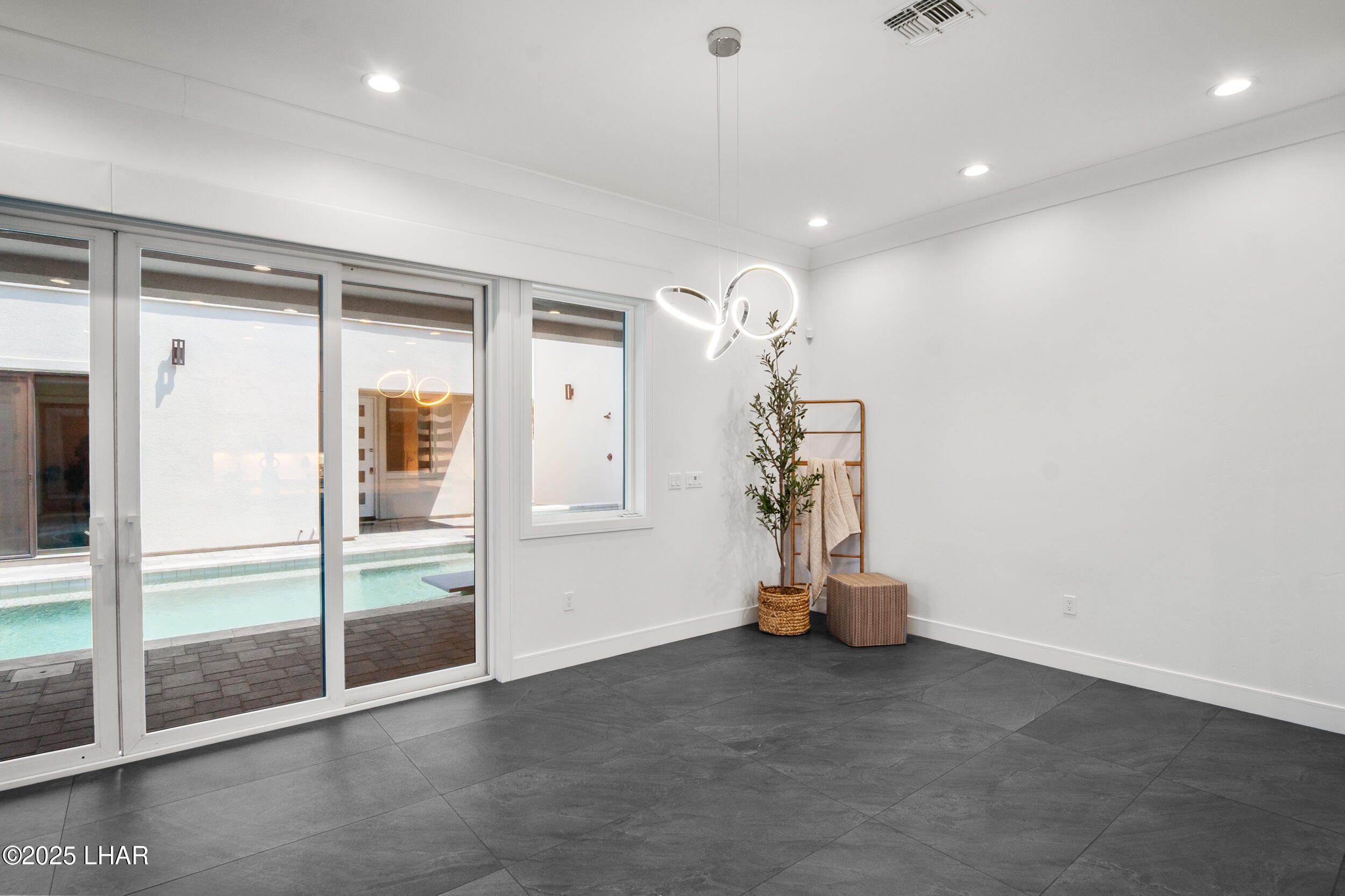 Lake Havasu City, Arizona, 86404, United States, 4 Bedrooms Bedrooms, ,5 BathroomsBathrooms,Residential,Active,1894205