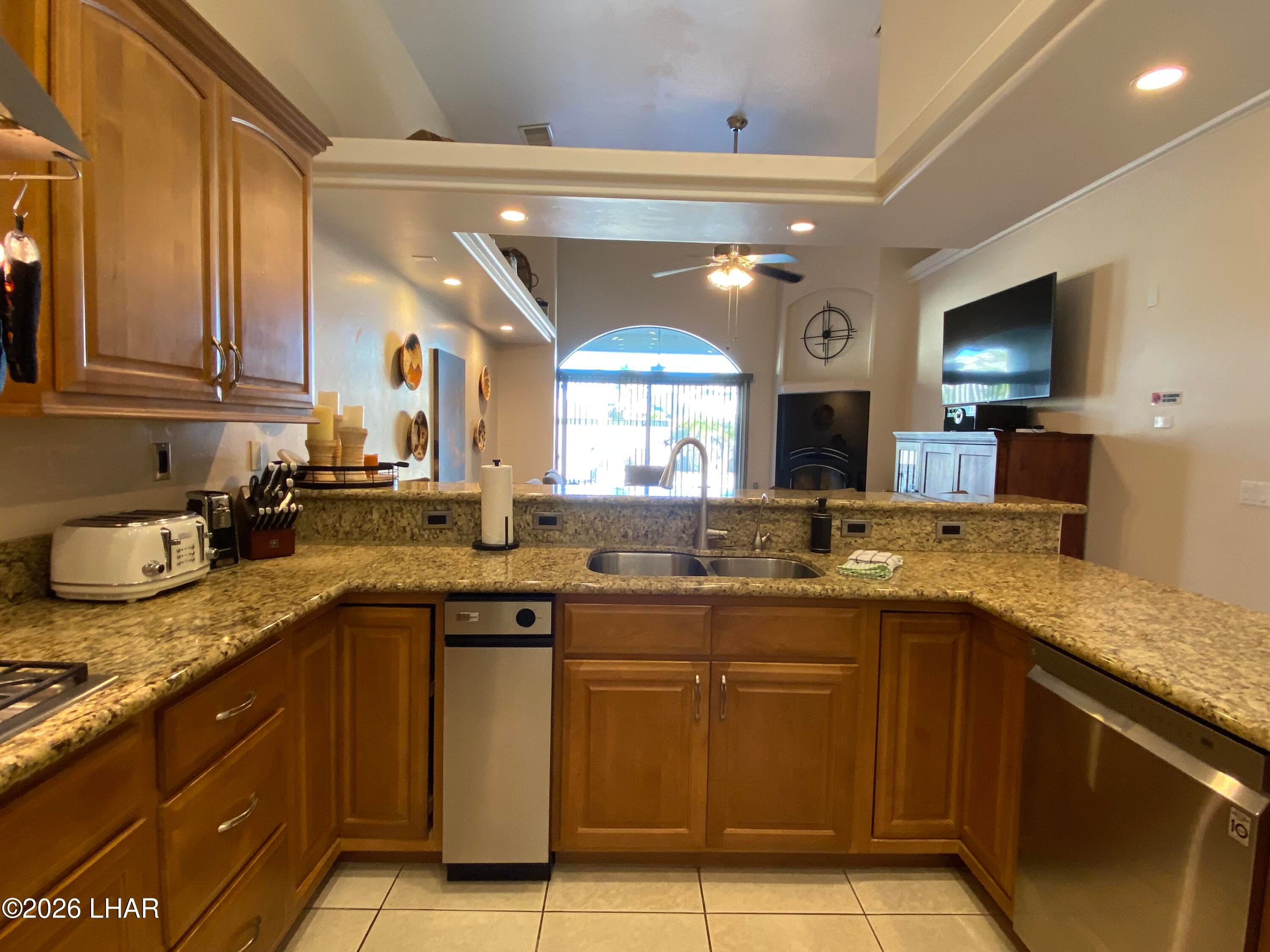 Lake Havasu City, Arizona, 86406, United States, 3 Bedrooms Bedrooms, ,4 BathroomsBathrooms,Residential,Active,2010202