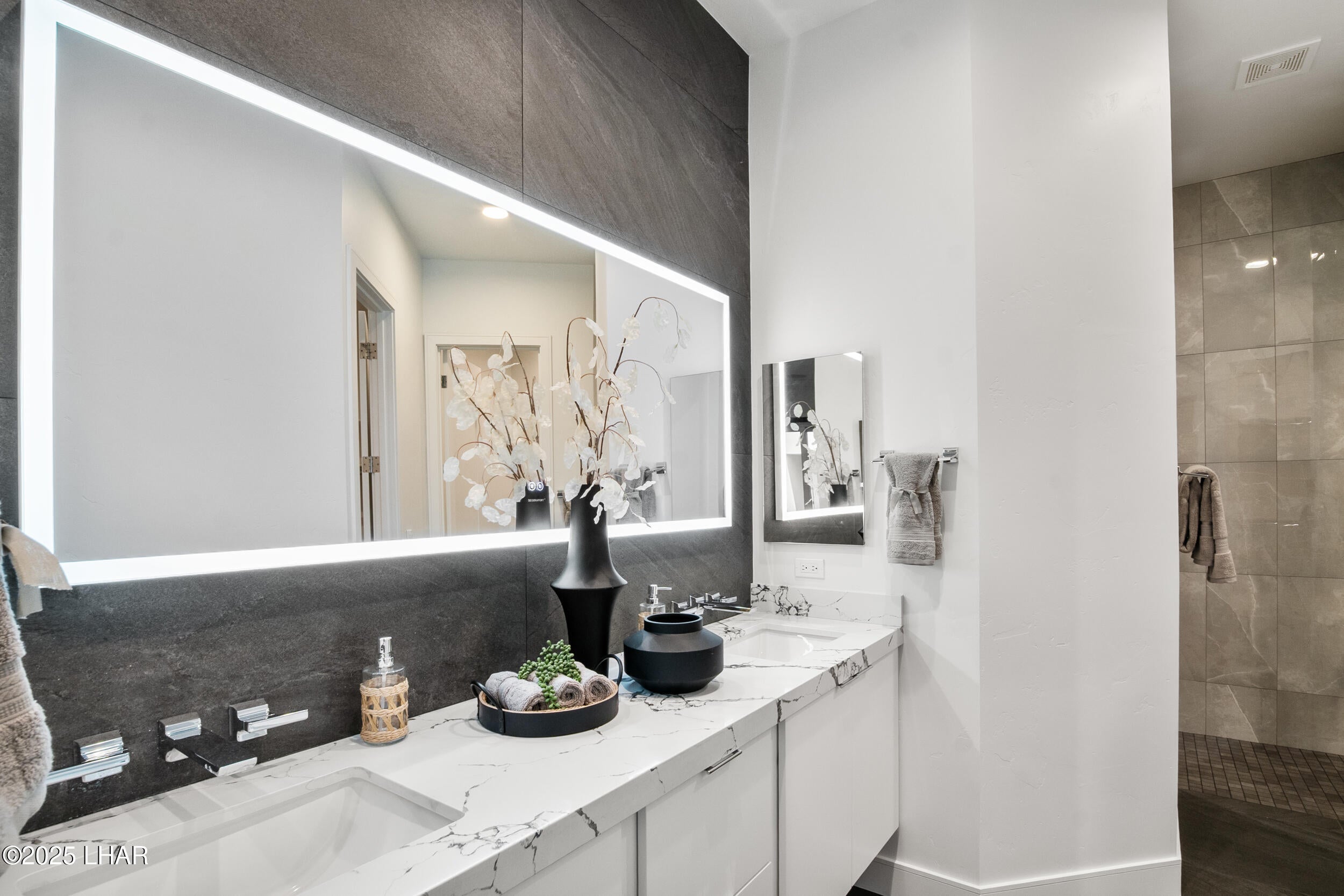 Lake Havasu City, Arizona, 86404, United States, 4 Bedrooms Bedrooms, ,5 BathroomsBathrooms,Residential,Active,1894205