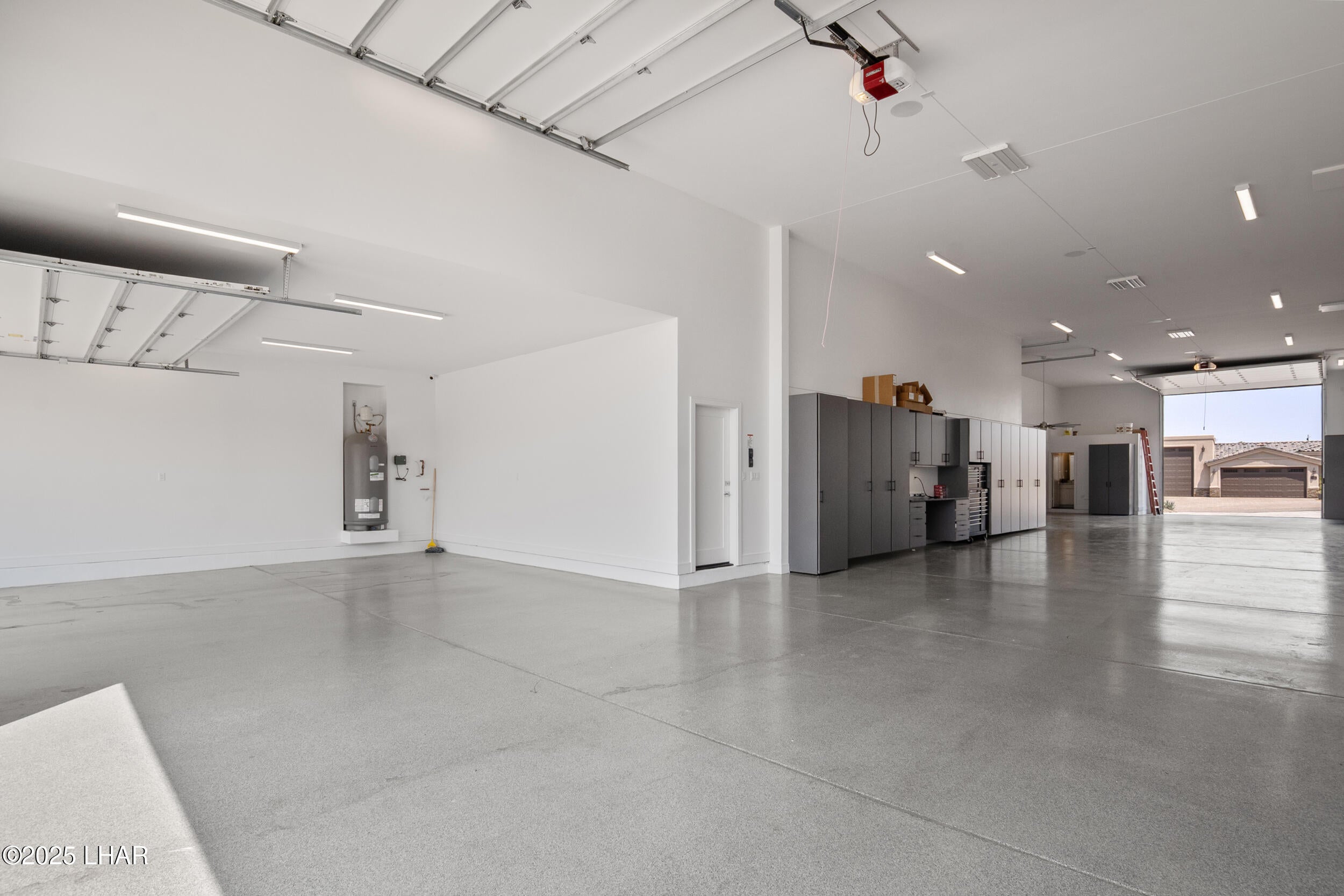 Lake Havasu City, Arizona, 86404, United States, 4 Bedrooms Bedrooms, ,5 BathroomsBathrooms,Residential,Active,1894205